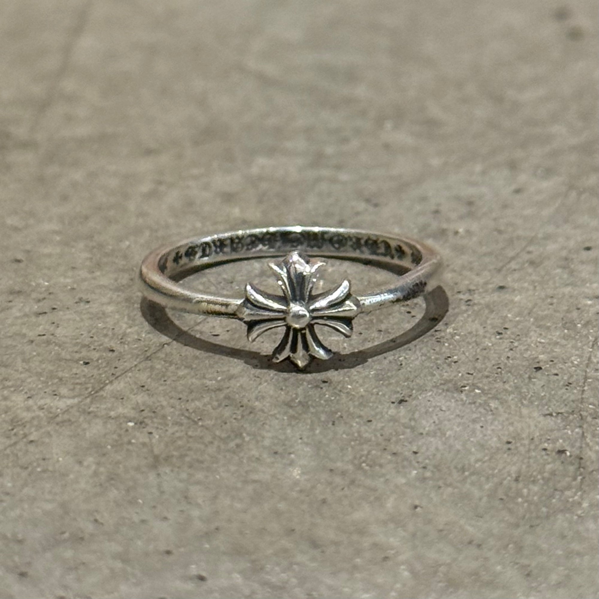 CHROME HEARTS PLUS CROSS BUBBLEGUM RING ‘SILVER’