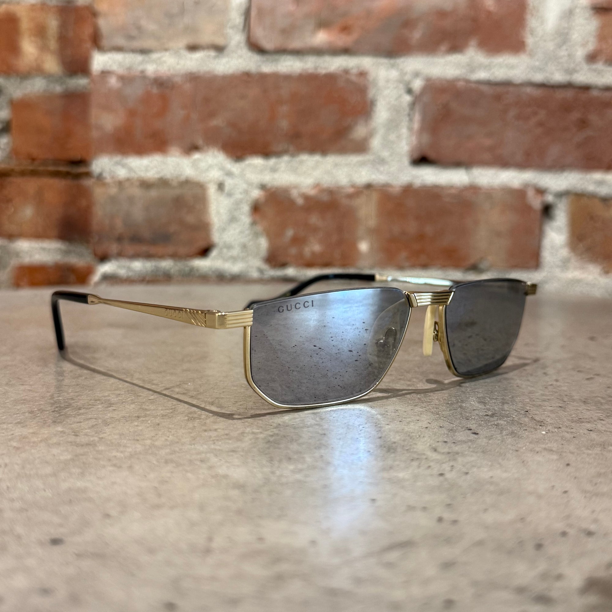 GUCCI PILOT FRAME GG0627S SUNGLASSES ‘BLACK/GOLD’