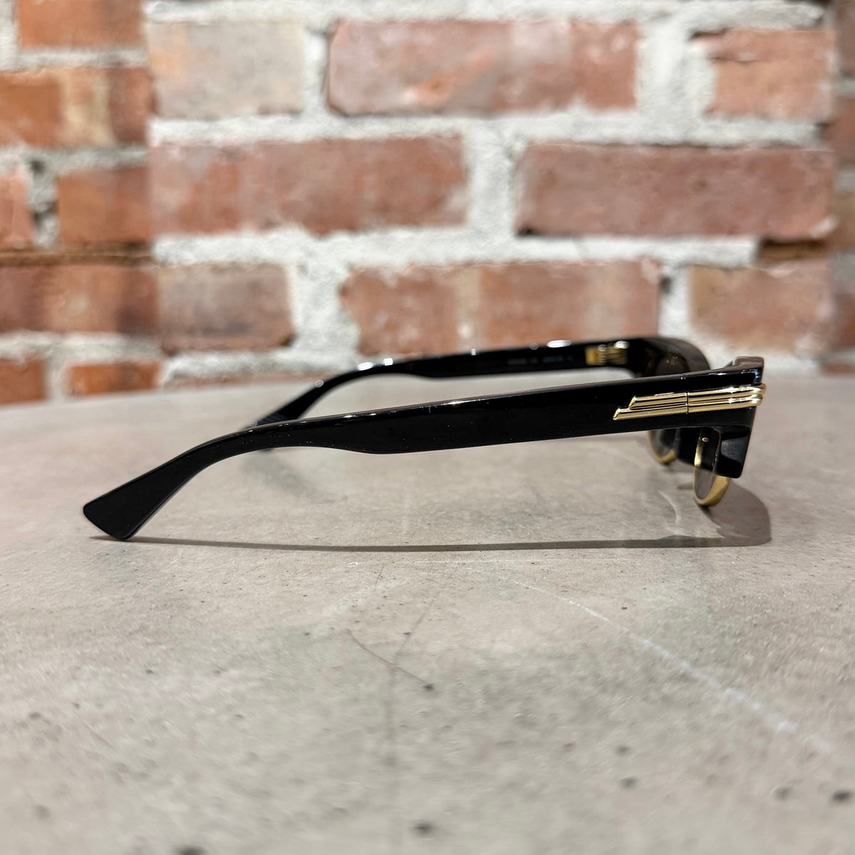 BOTTEGA VENETA BV1431S CAT-EYE SUNGLASSES ‘BLACK’