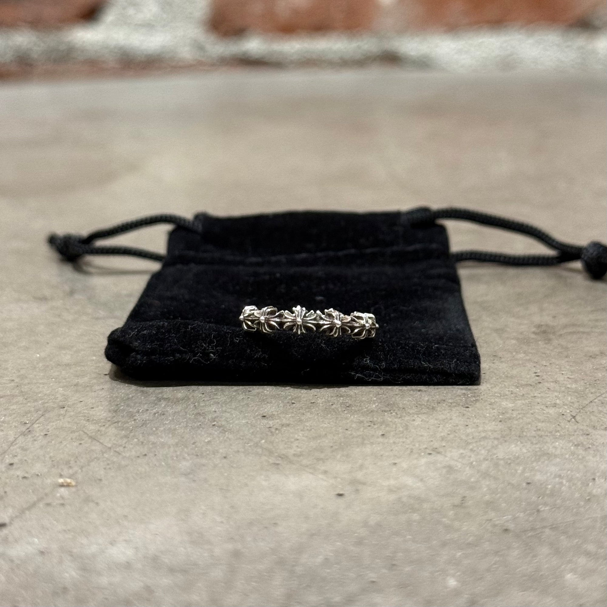 CHROME HEARTS TINY-E BAND RING ‘SILVER’