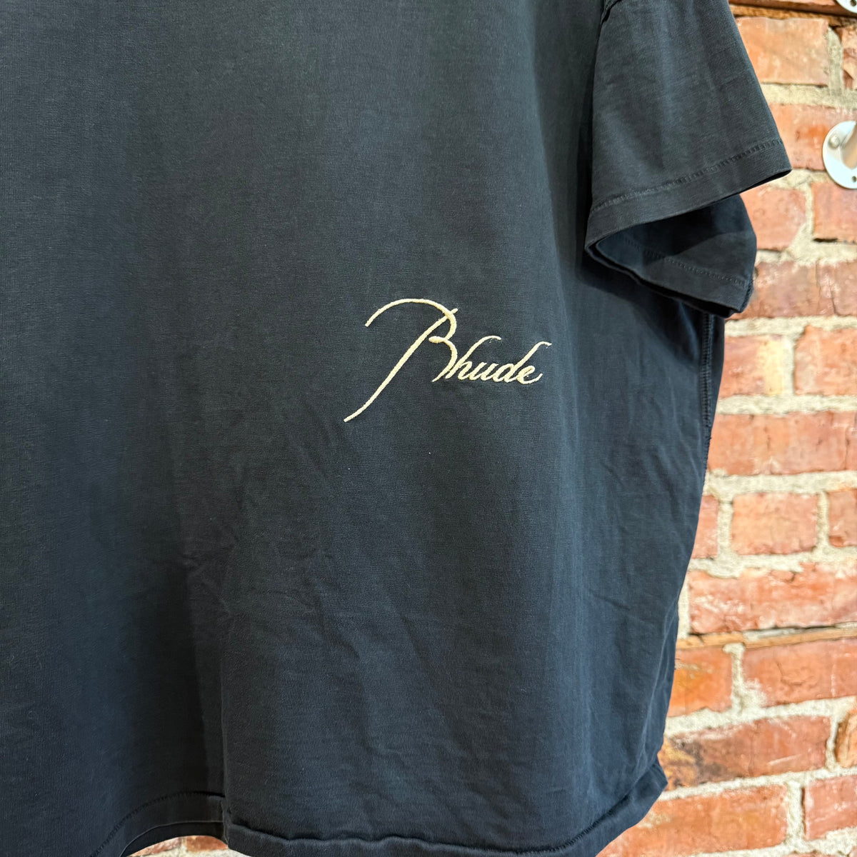 RHUDE BOXY SCRIPT TEE ‘BLACK’