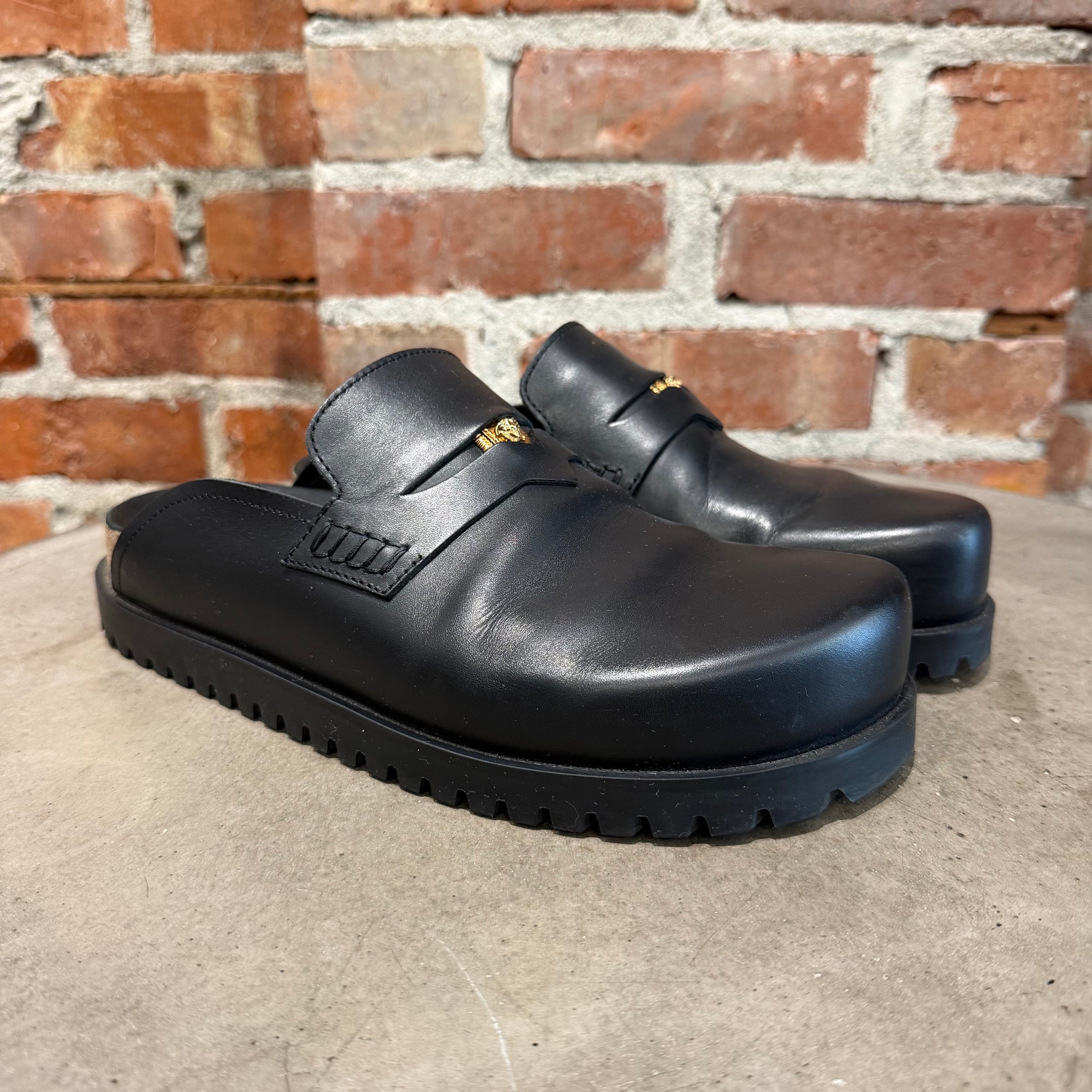 VERSACE LEATHER CLOG MULES ‘BLACK’
