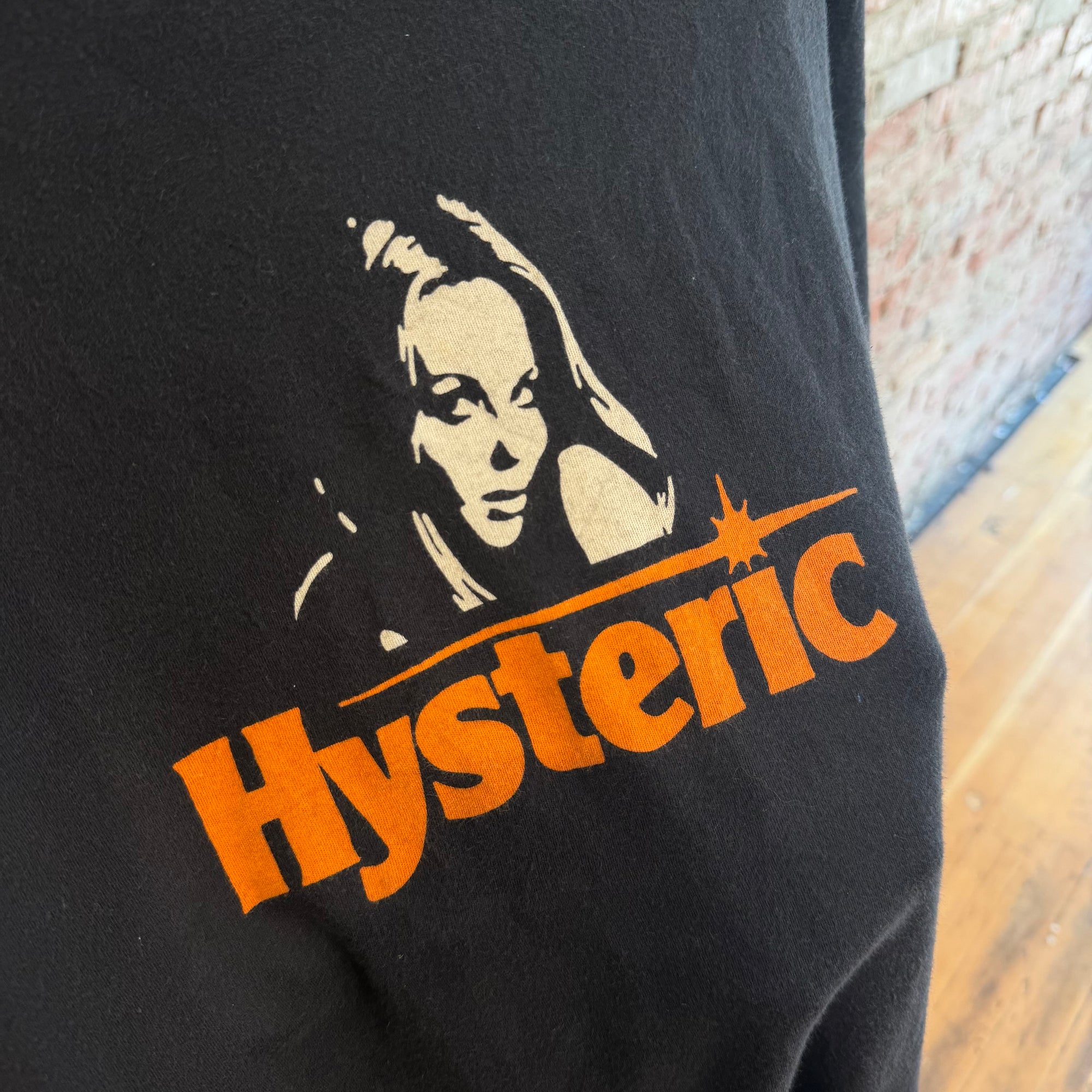 HYSTERIC GLAMOUR HOOTERS TEE ‘BLACK/ORANGE’