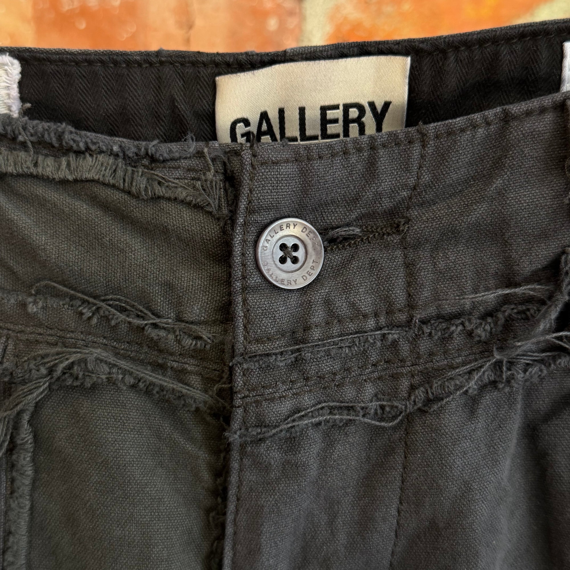 GALLERY DEPT. DISTRESSED PROGRAMMER CARGO PANTS ‘BLACK’