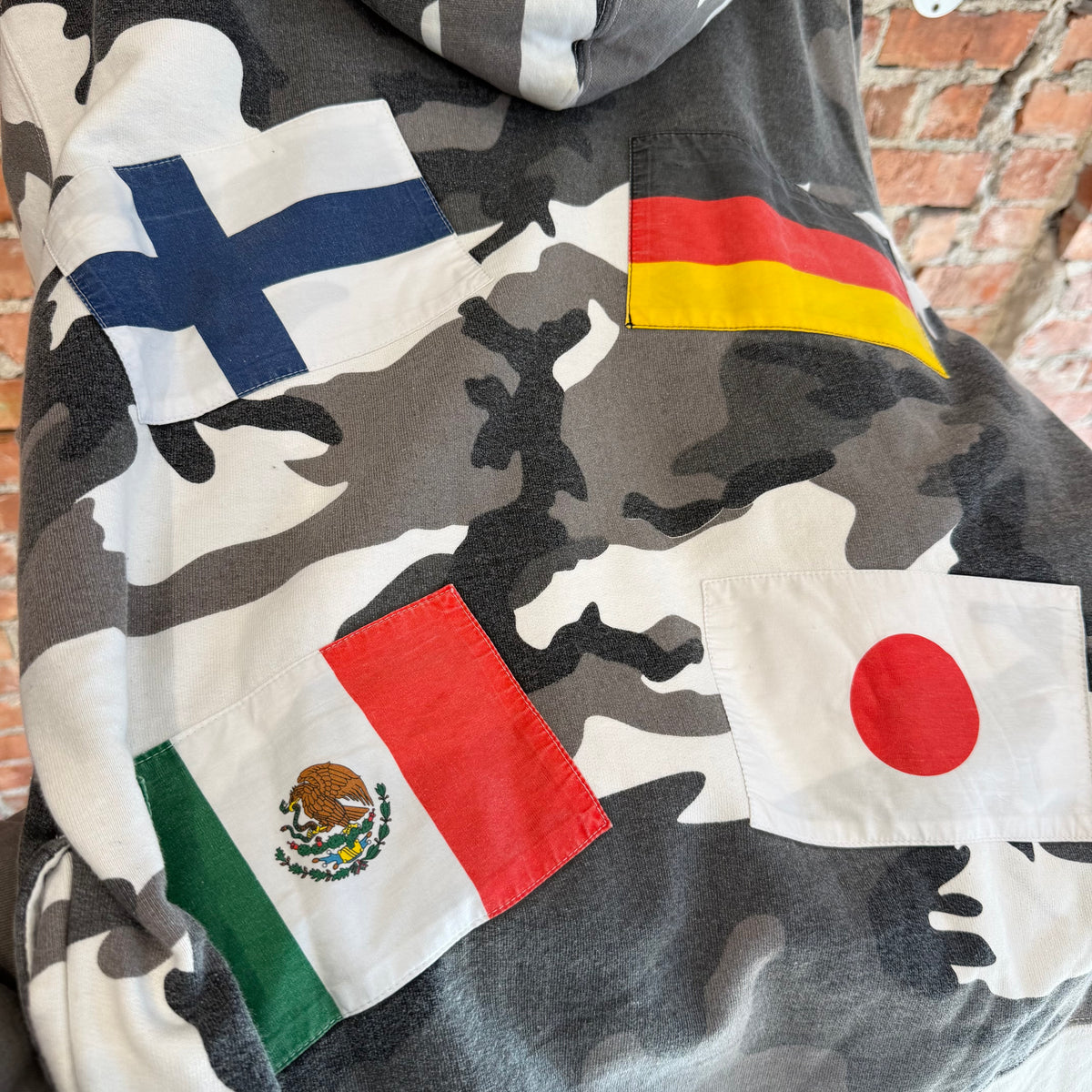 SUPREME FW14 INTERNATIONAL FLAGS HOODIE ‘SNOW CAMO’