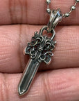 DEAL DESIGN KG DAGGER SML NECKLACE ‘SILVER’