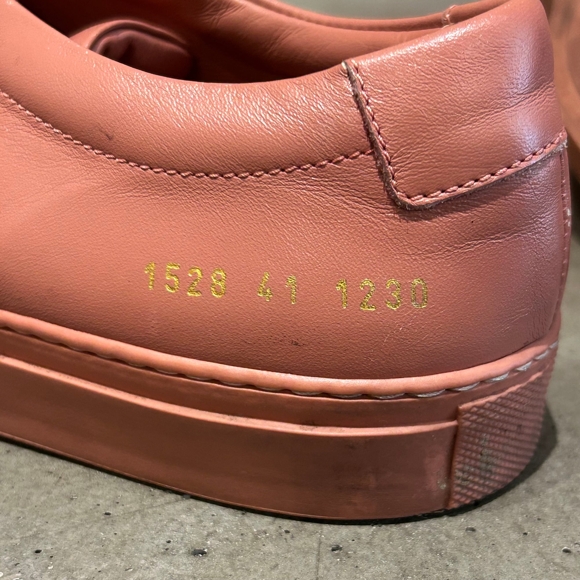 COMMON PROJECT ACIHLLES LOW SNEAKERS ‘SALMON’