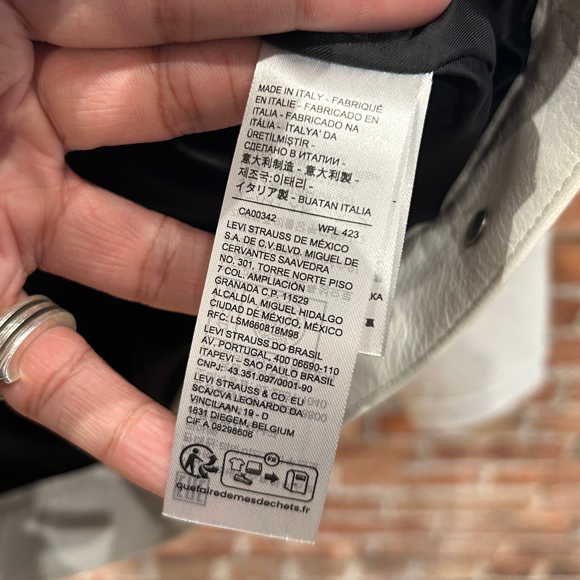 STUSSY X LEVI’S LEATHER TRUCKER JACKET ‘WHITE’