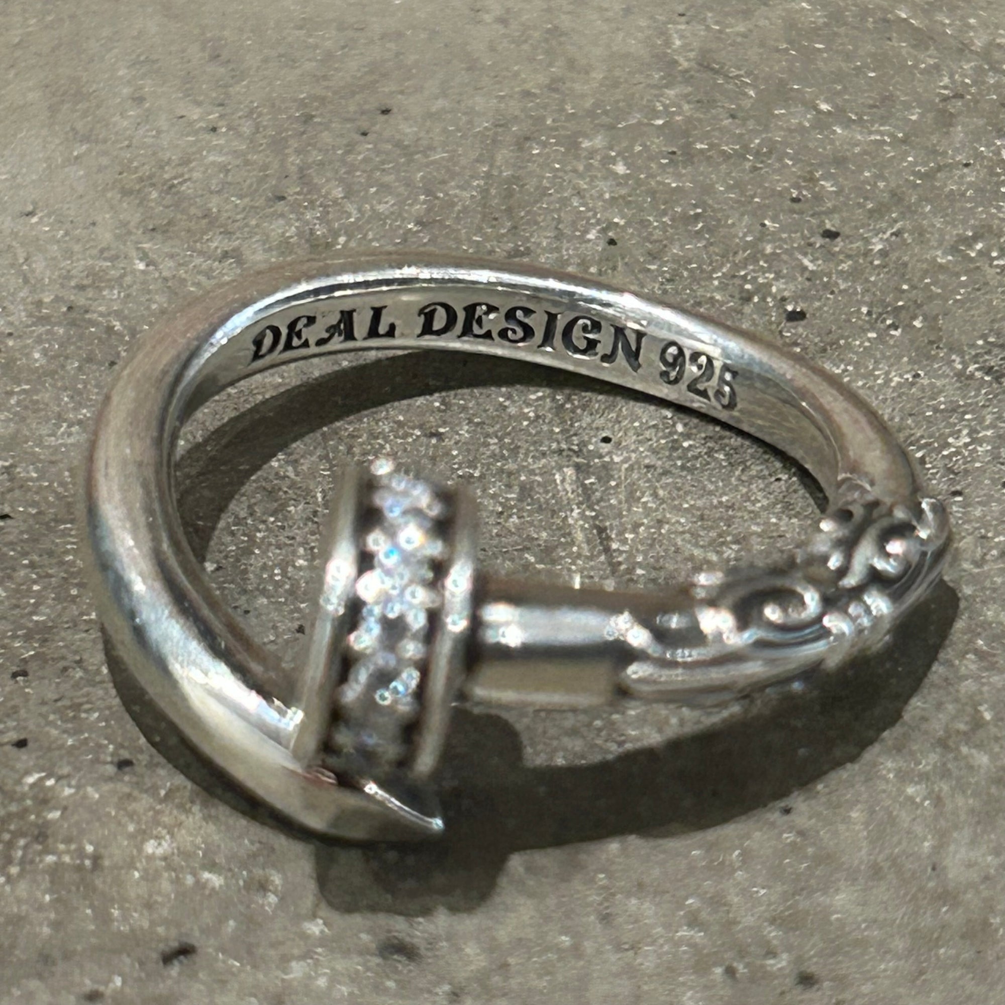 DEAL DESIGN NAIL RING 'SILVER'