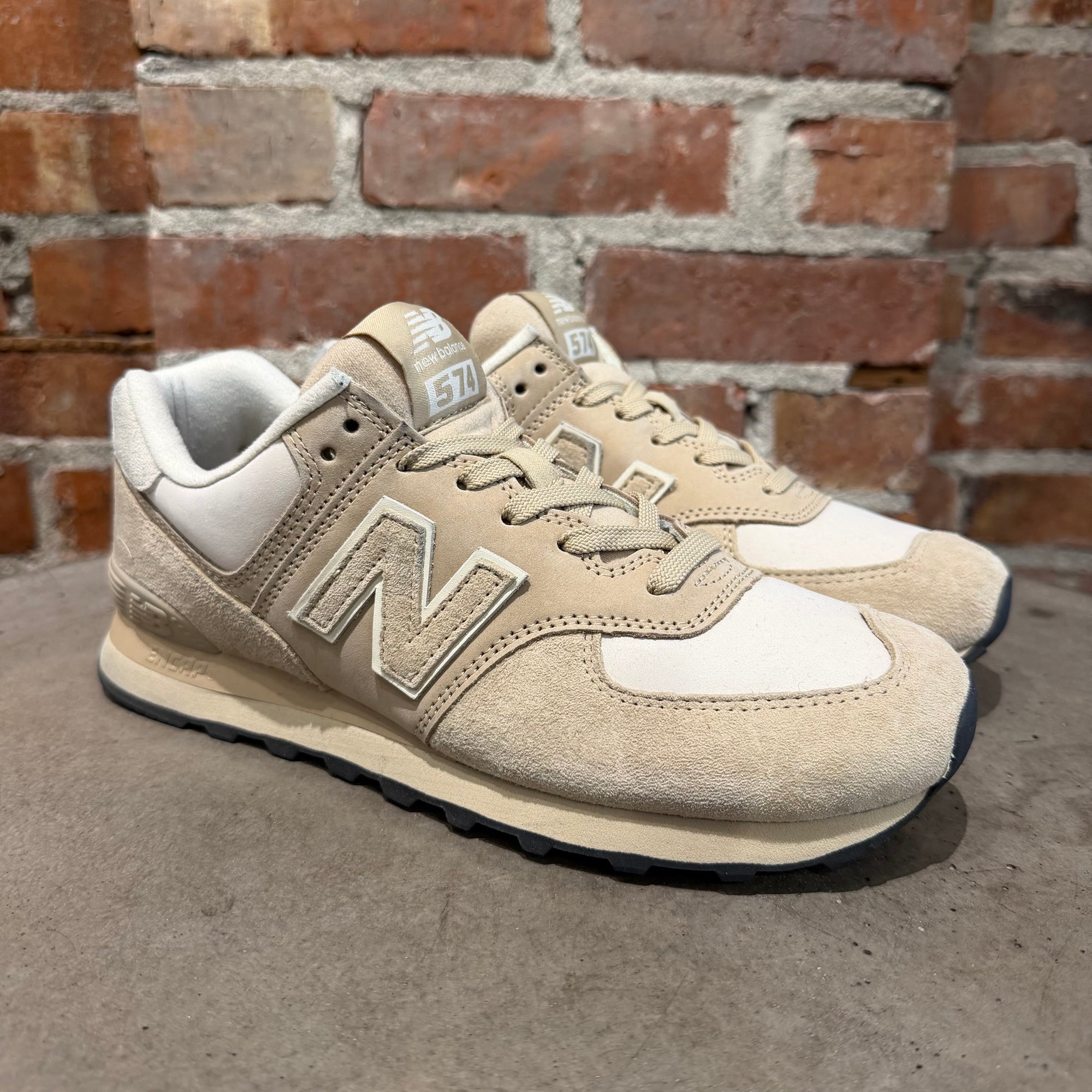 NEW BALANCE X JUNYA WATANBE 574 SNEAKERS ‘TAN/CREAM’