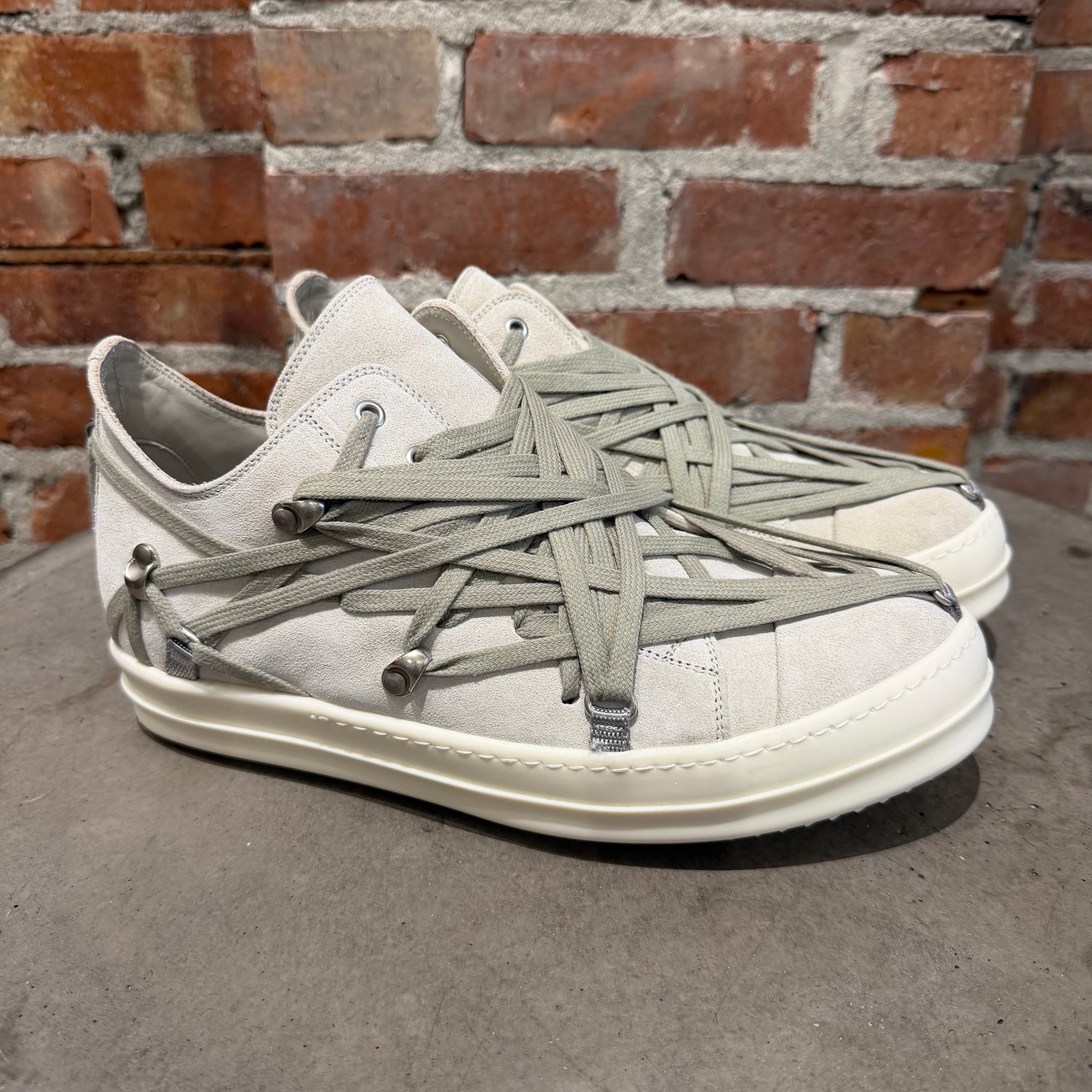 RICK OWENS SS25 MEGALACE RAMONE LOWS ‘DINGE/MILK’