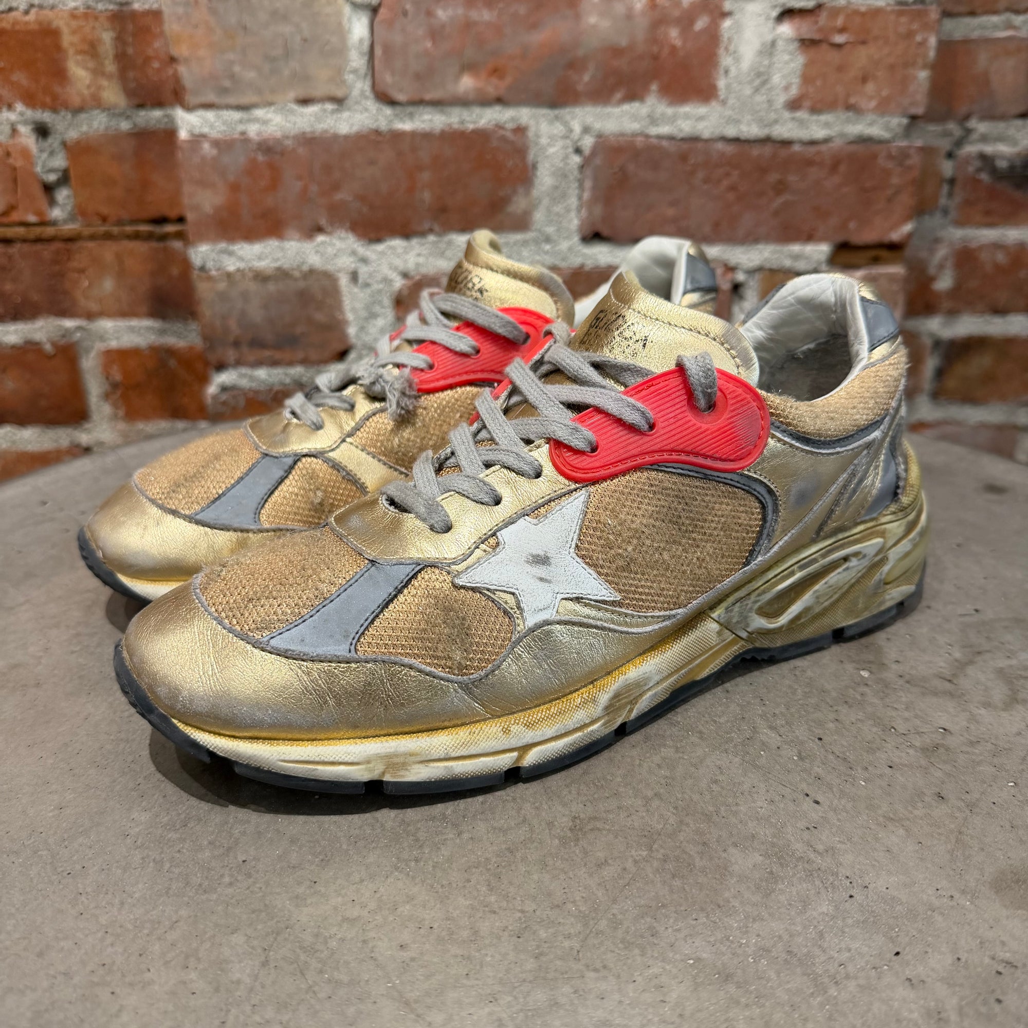 GOLDEN GOOSE DELUXE DAD-STAR SNEAKERS ‘GOLD’