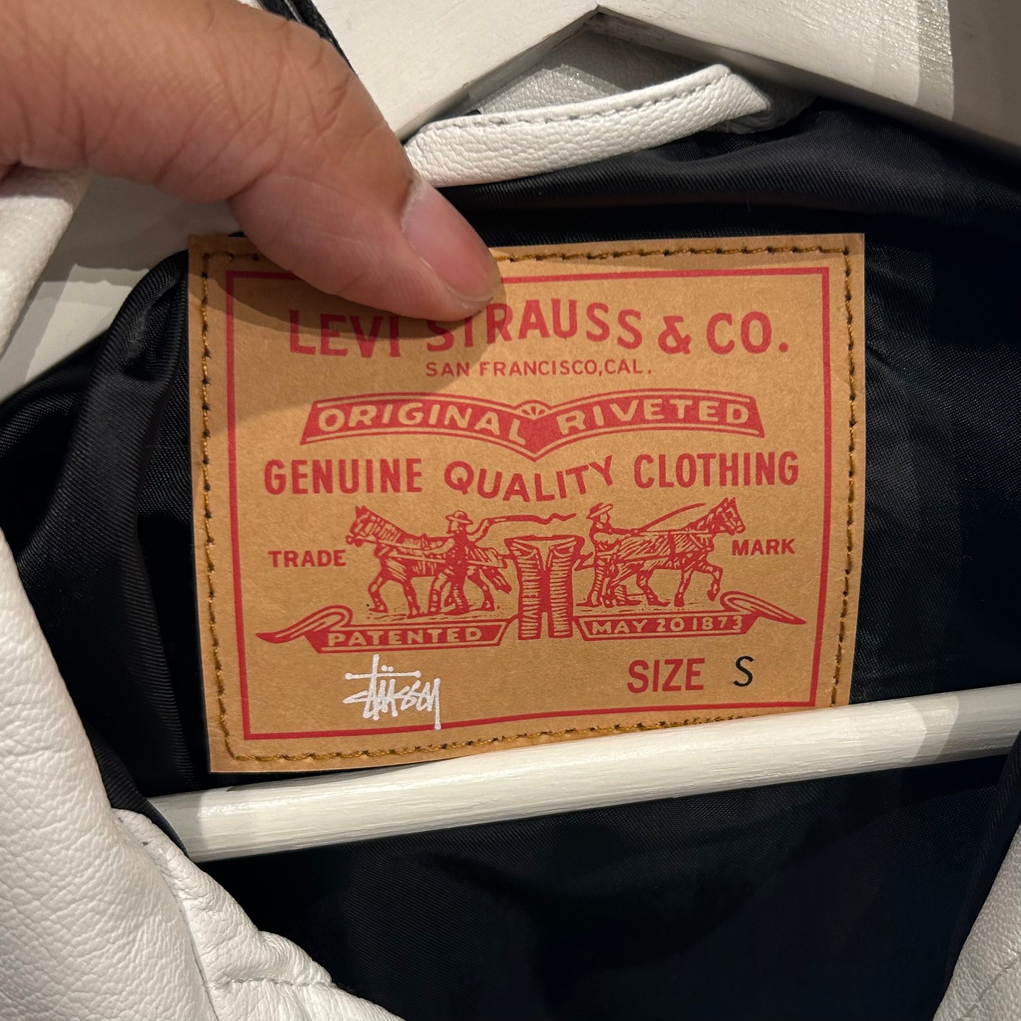 STUSSY X LEVI’S LEATHER TRUCKER JACKET ‘WHITE’
