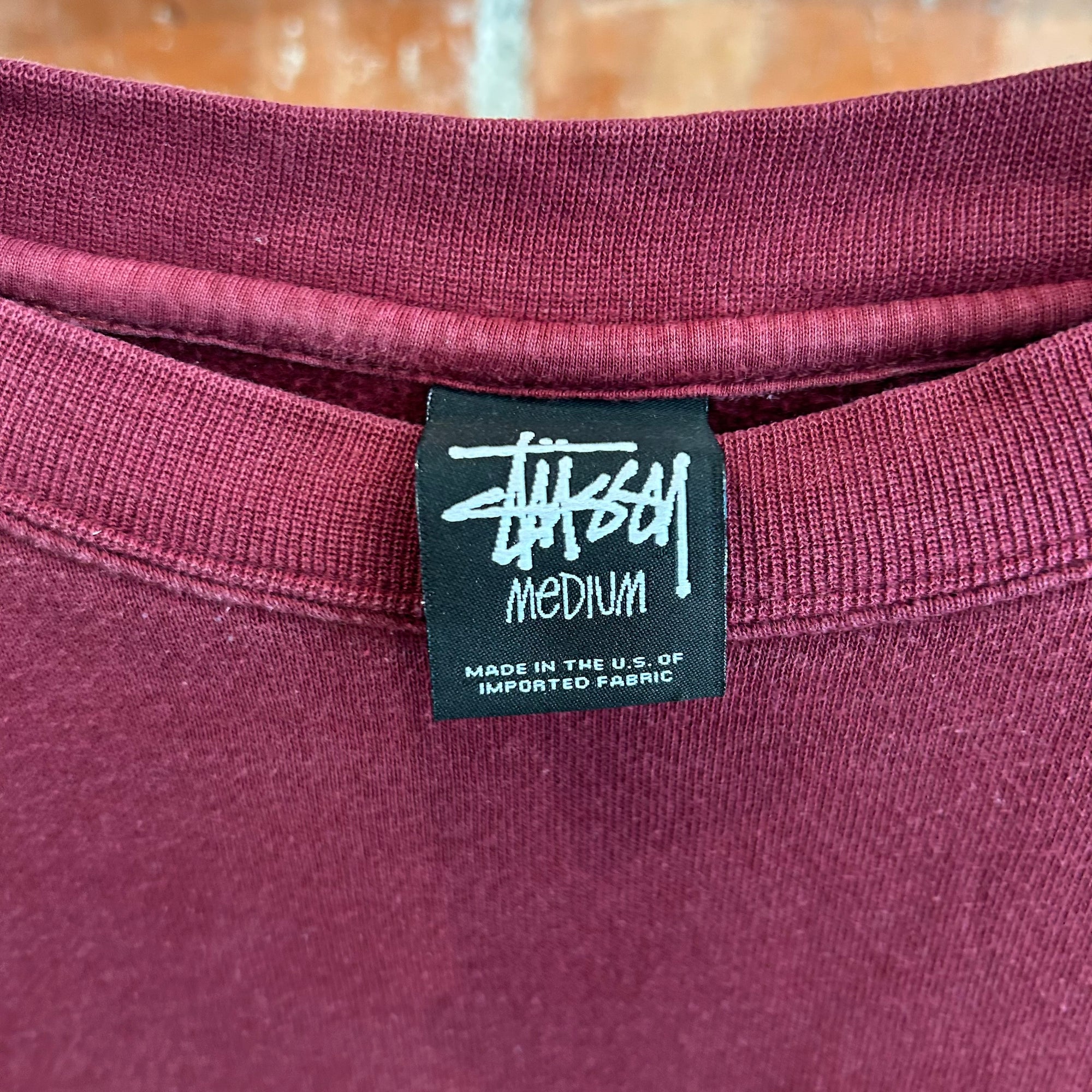 STUSSY CLASSIC LOGO CREWNECK ‘MAROON’