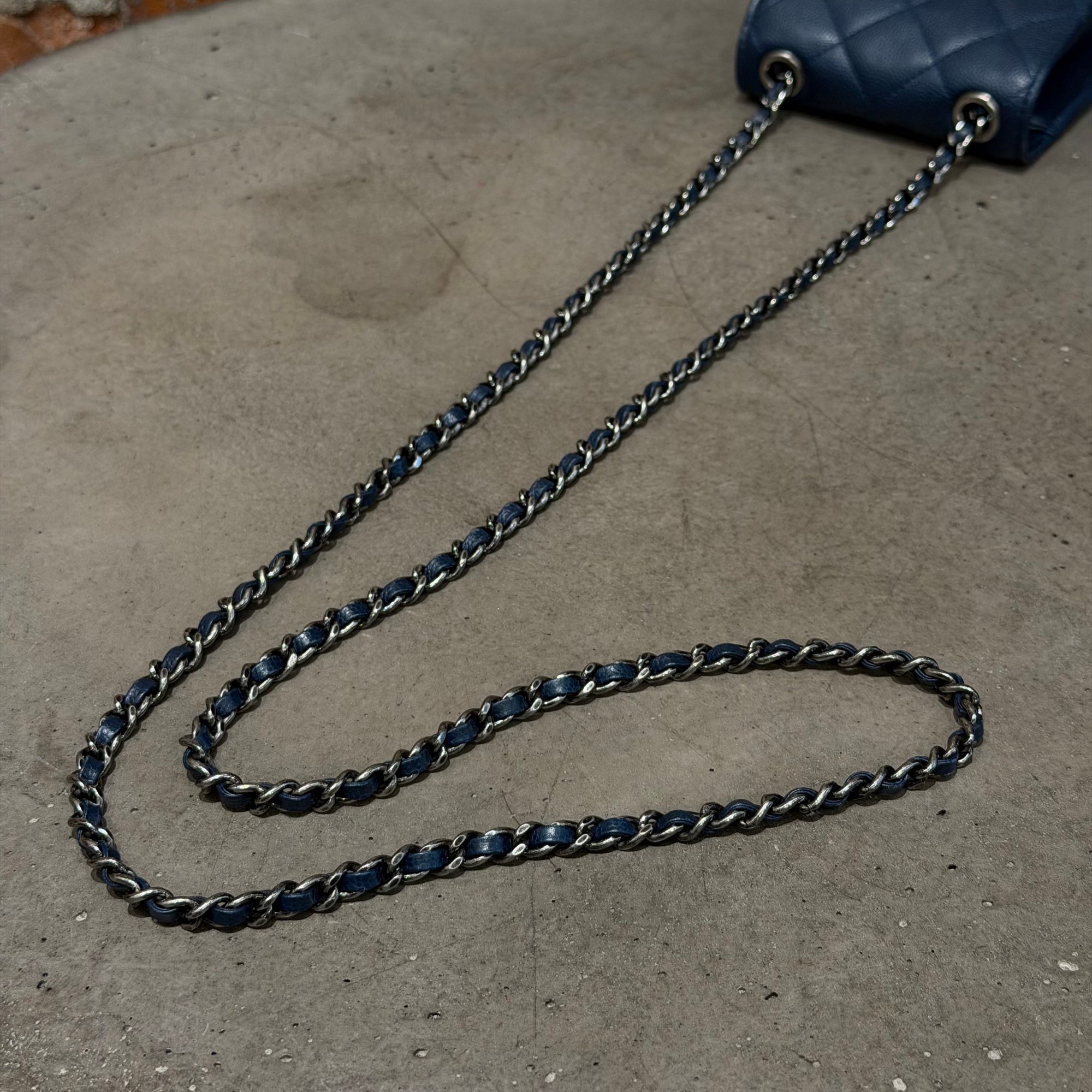 CHANEL QUILTED CAVIAR MINI WALLET BAG ON CHAIN ‘NAVY’