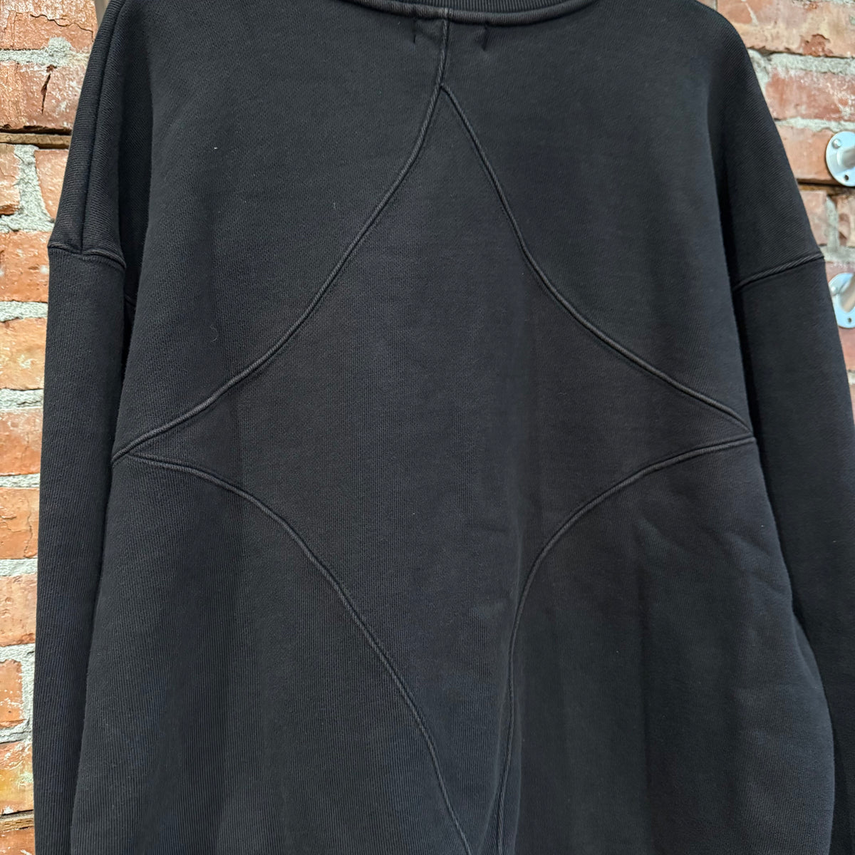 THUG CLUB POCKET CREWNECK ‘BLACK’