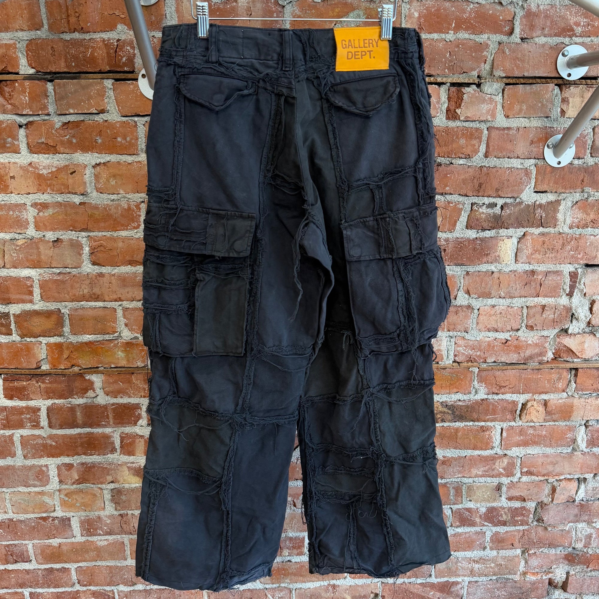 GALLERY DEPT. DISTRESSED PROGRAMMER CARGO PANTS ‘BLACK’