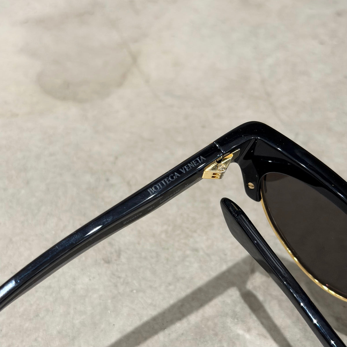 BOTTEGA VENETA BV1431S CAT-EYE SUNGLASSES ‘BLACK’