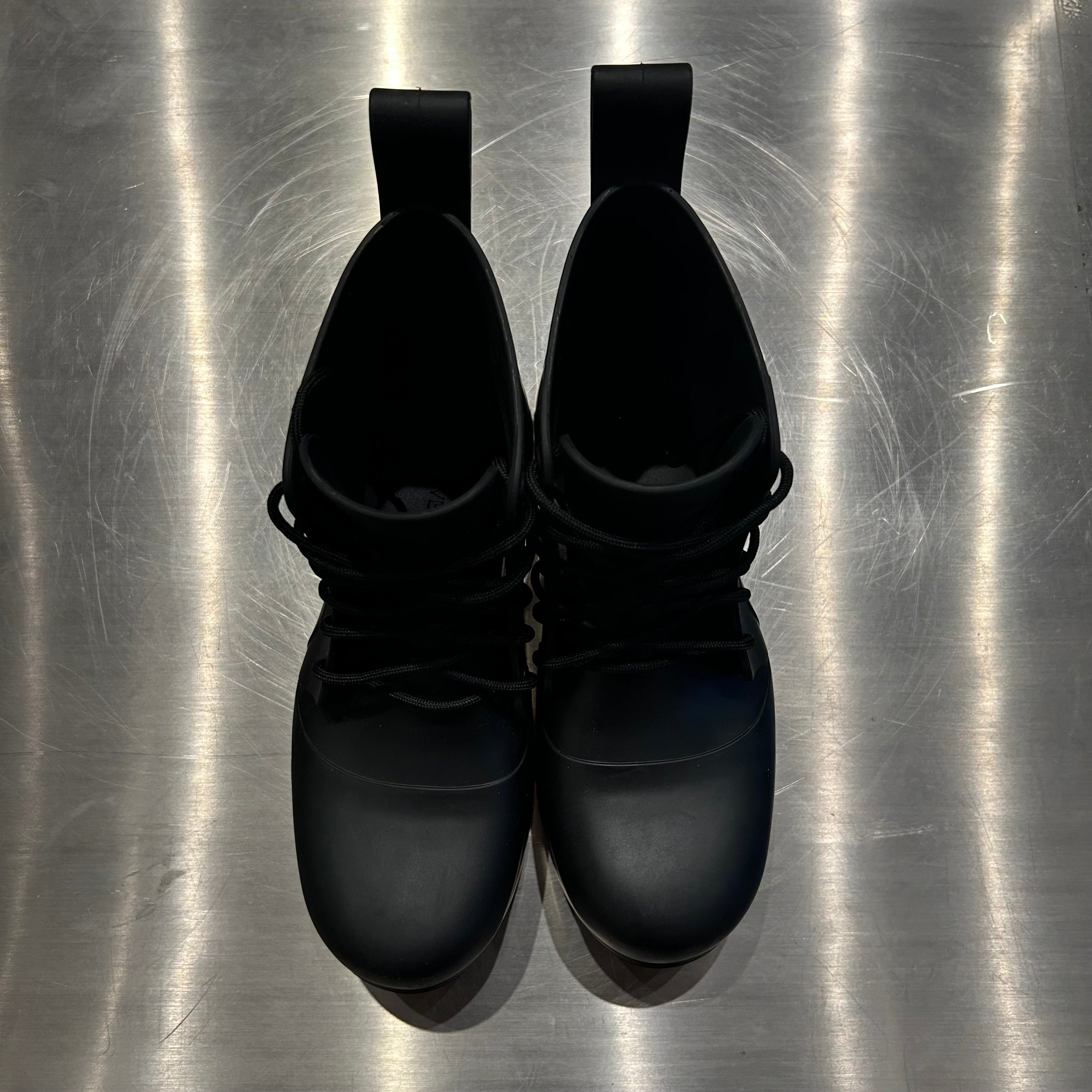 BOTTEGA VENETA LACE UP PUDDLE BOOTS 'BLACK' – Sadō Room