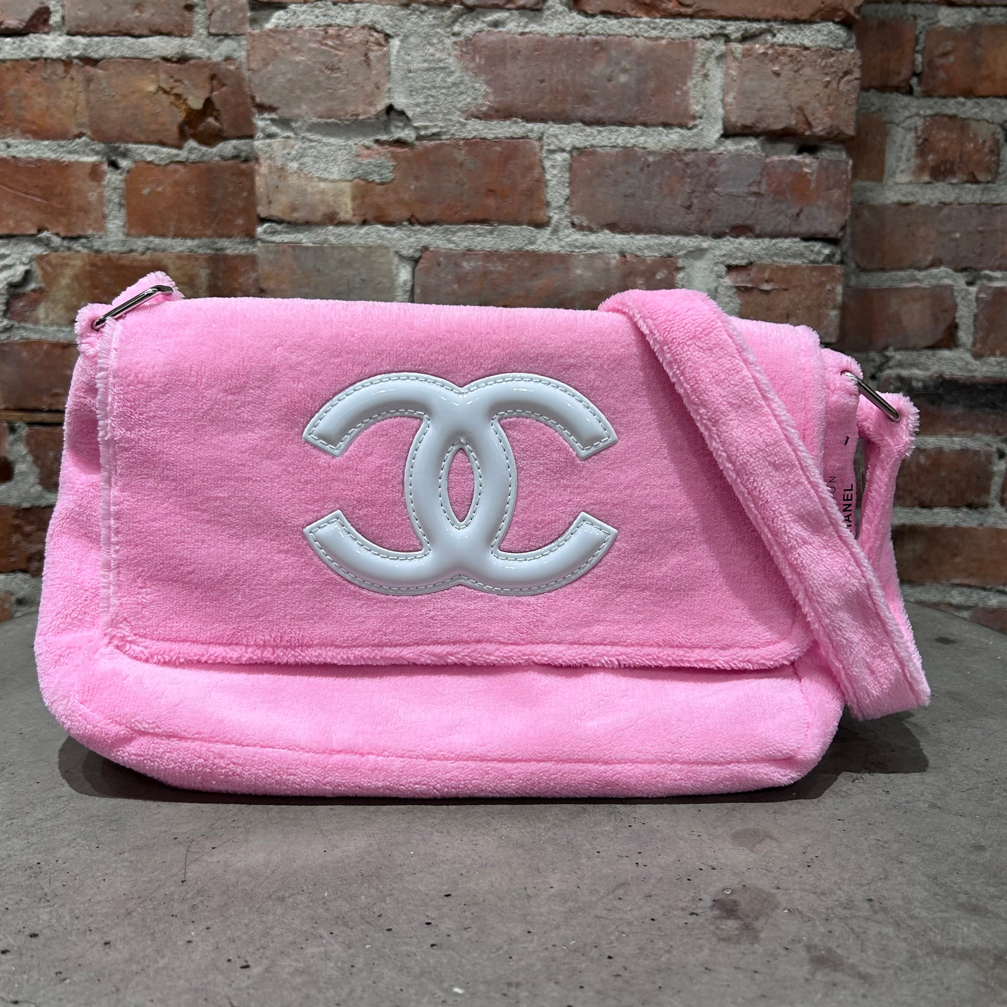 CHANEL VIP EXCLUSIVE CROSSBODY BAG ’PINK’