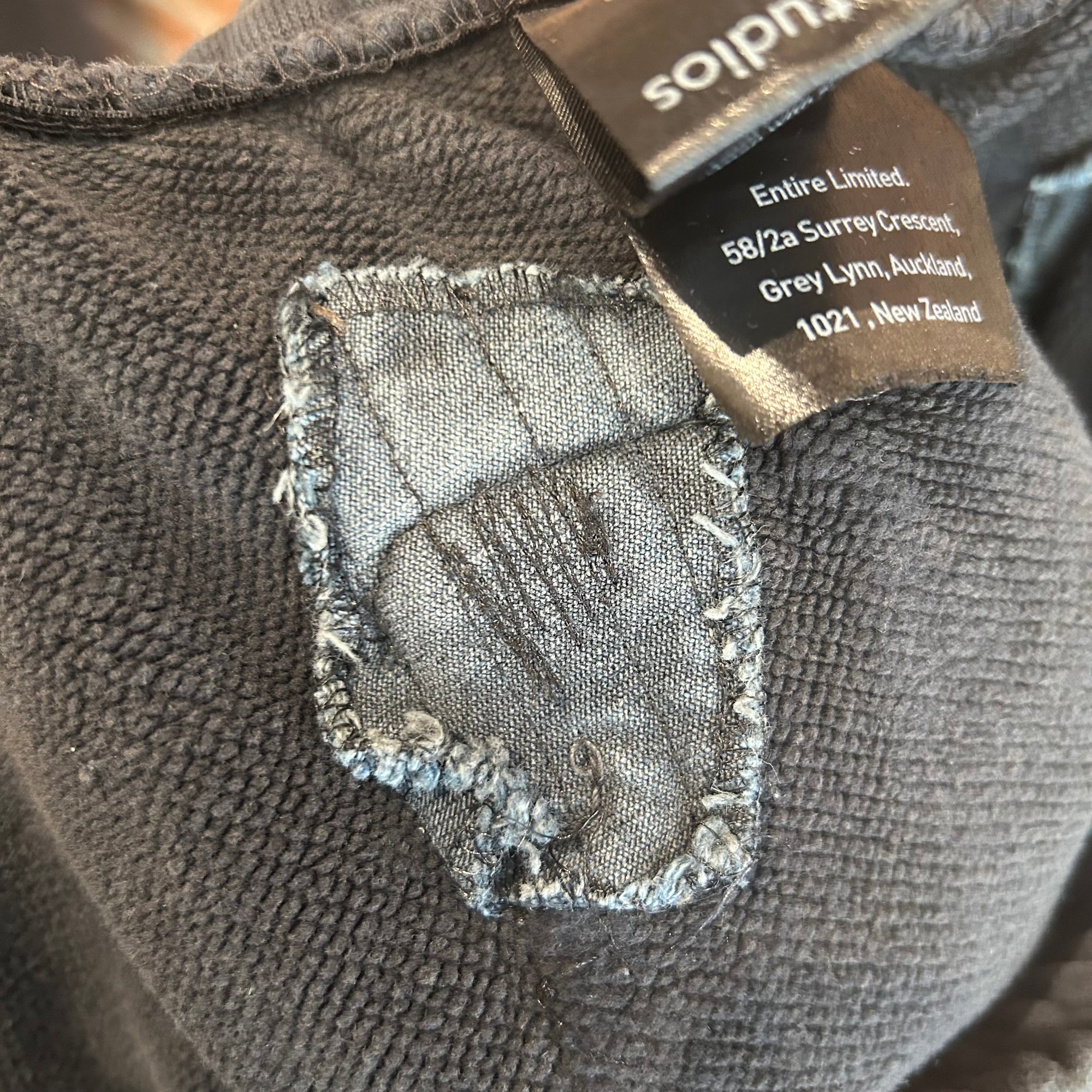 ENTIRE STUDIOS NINJA UTILITY CARGO SWEATS ‘COAL’