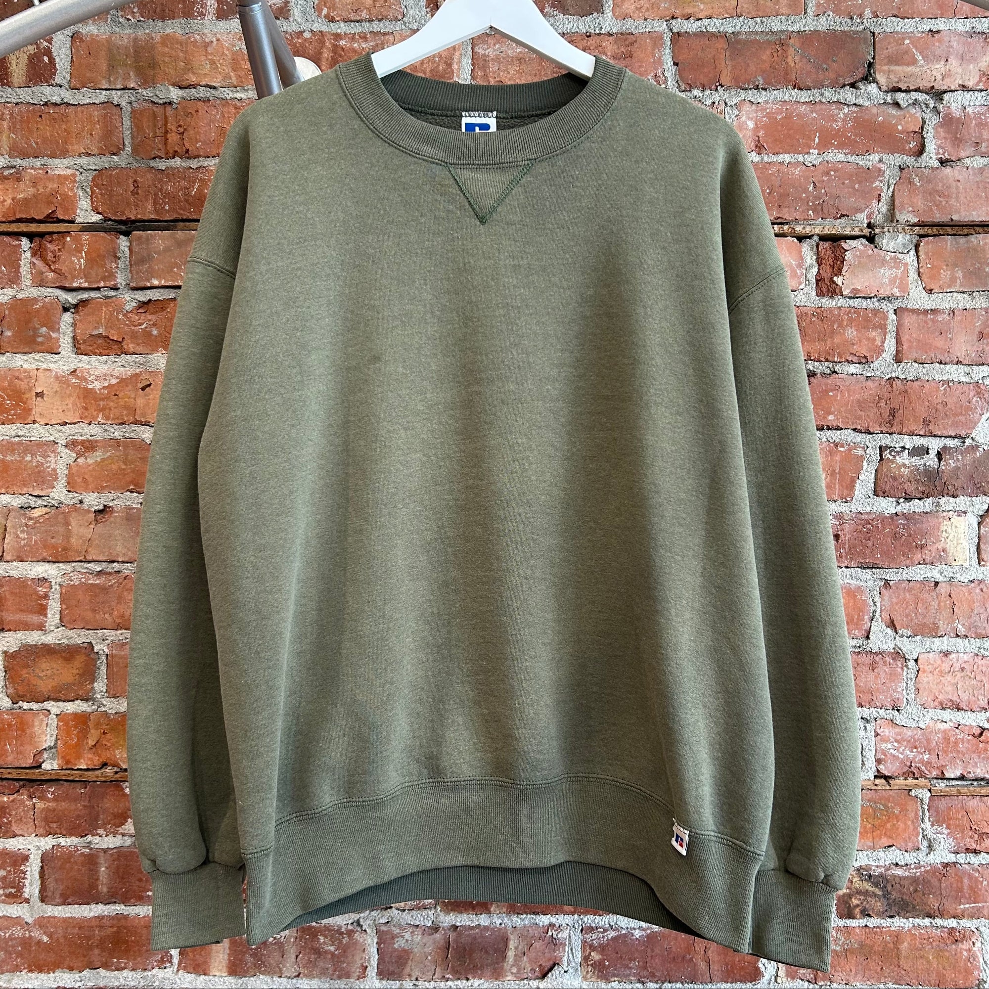 RUSSELL ATHETLIC 90S VINTAGE FADER CREWNECK ‘FADED OLIVE’