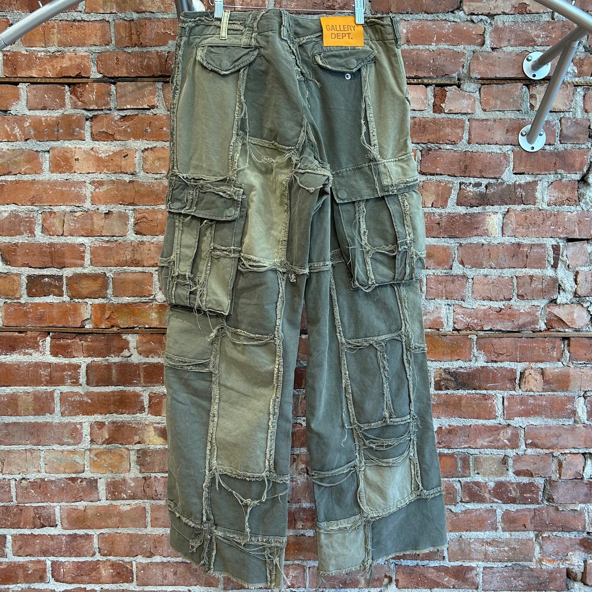 GALLERY DEPT. DISTRESSED PROGRAMMER CARGO PANTS ‘OLIVE’