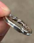 DEAL DESIGN REVERSE TWIST SCROLL RING 'SILVER'