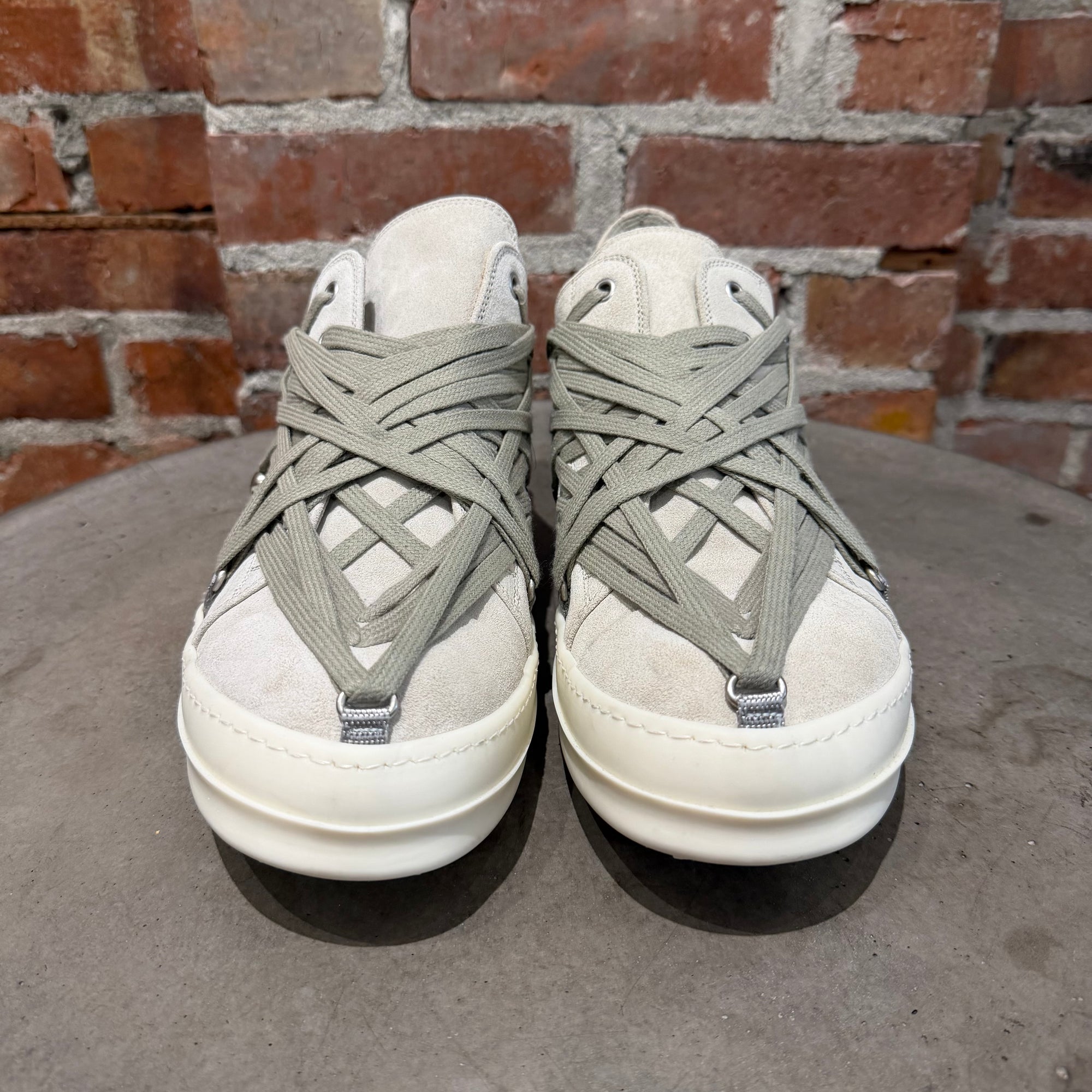 RICK OWENS SS25 MEGALACE RAMONE LOWS ‘DINGE/MILK’