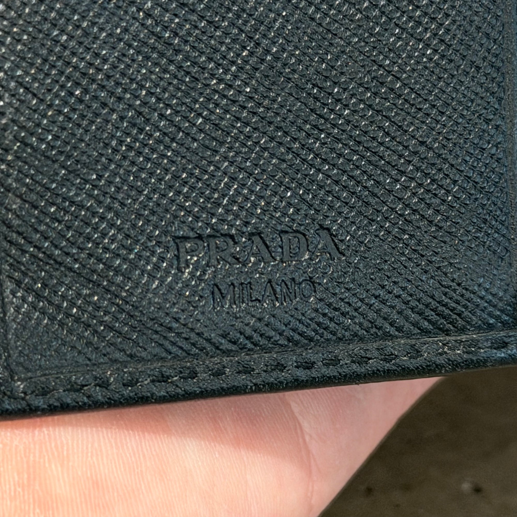 PRADA BADGE SNAP BIFOLD WALLET ‘BLACK’
