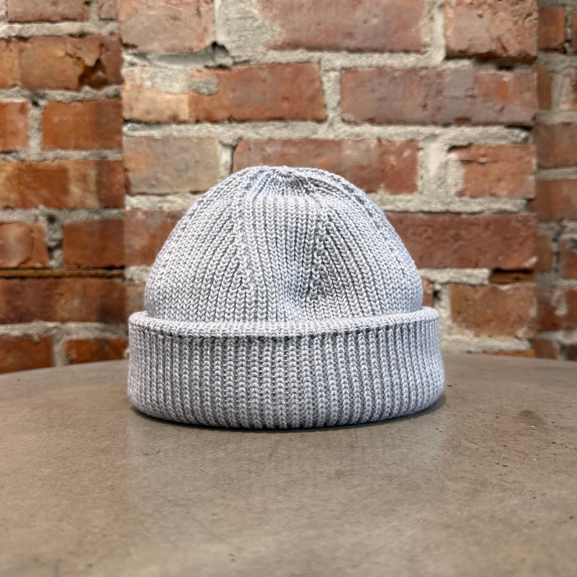 HELIOT EMIL METAL PLATE LOGO BEANIE ‘GRAY’