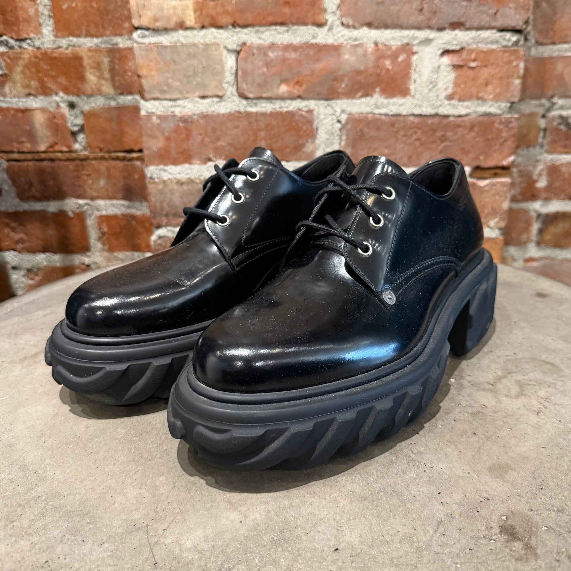OFF-WHITE TRACTOR SOLE DERBIES ‘BLACK’