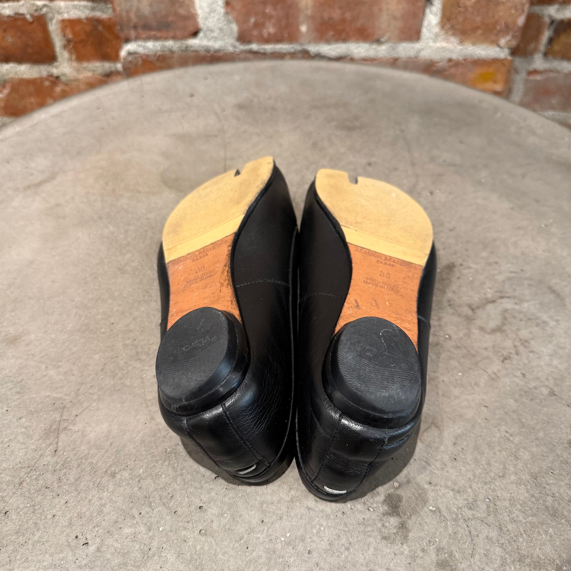 MAISON MARGIELA TABI LEATHER BALLET FLATS ‘BLACK’