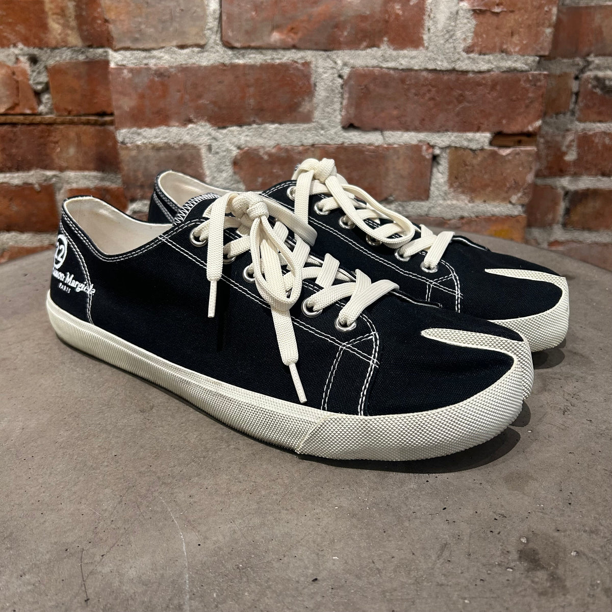 MARGIELA CANVAS TABI SNEAKERS ‘BLACK’