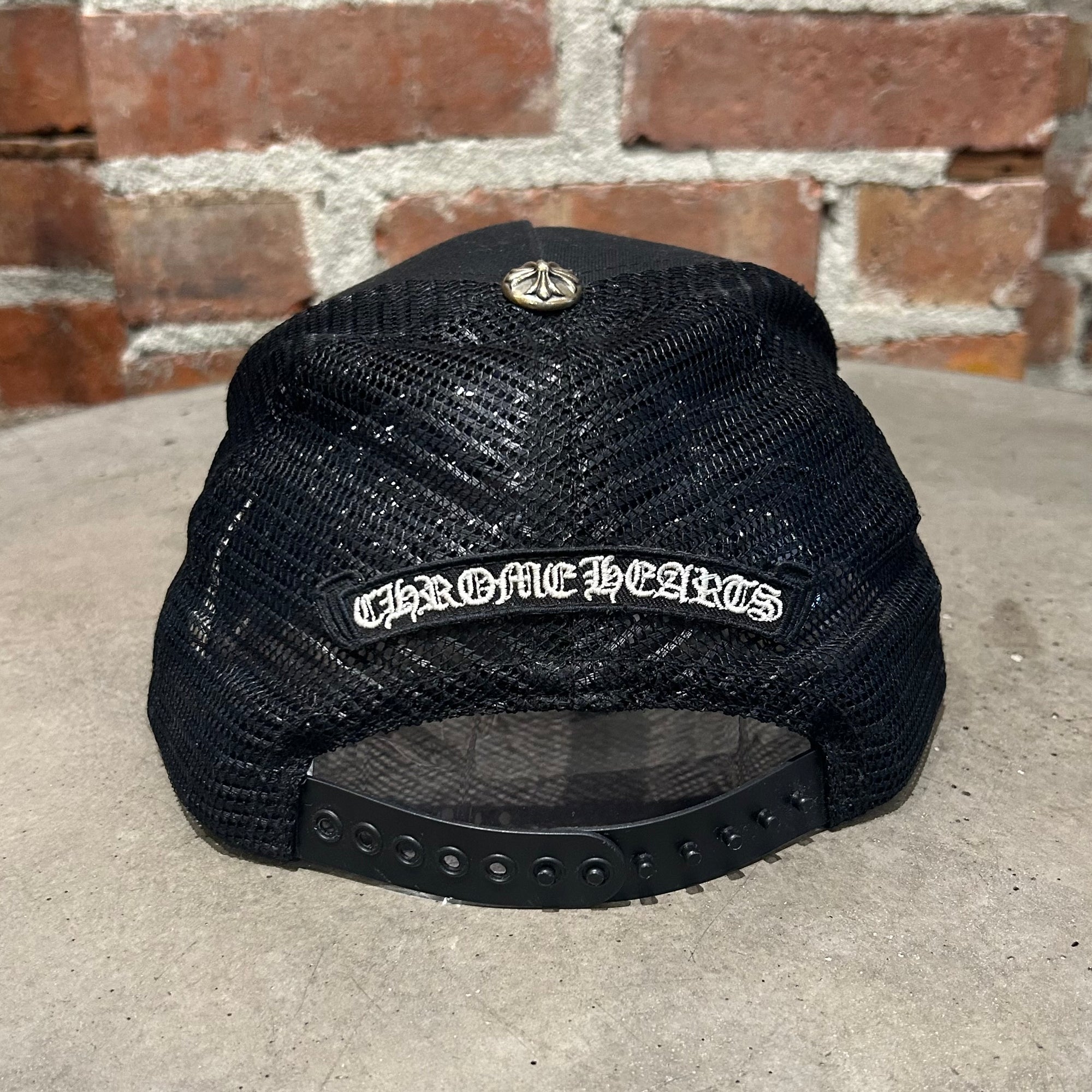 CHROME HEARTS EYE CHART TRUCKER ‘BLACK’