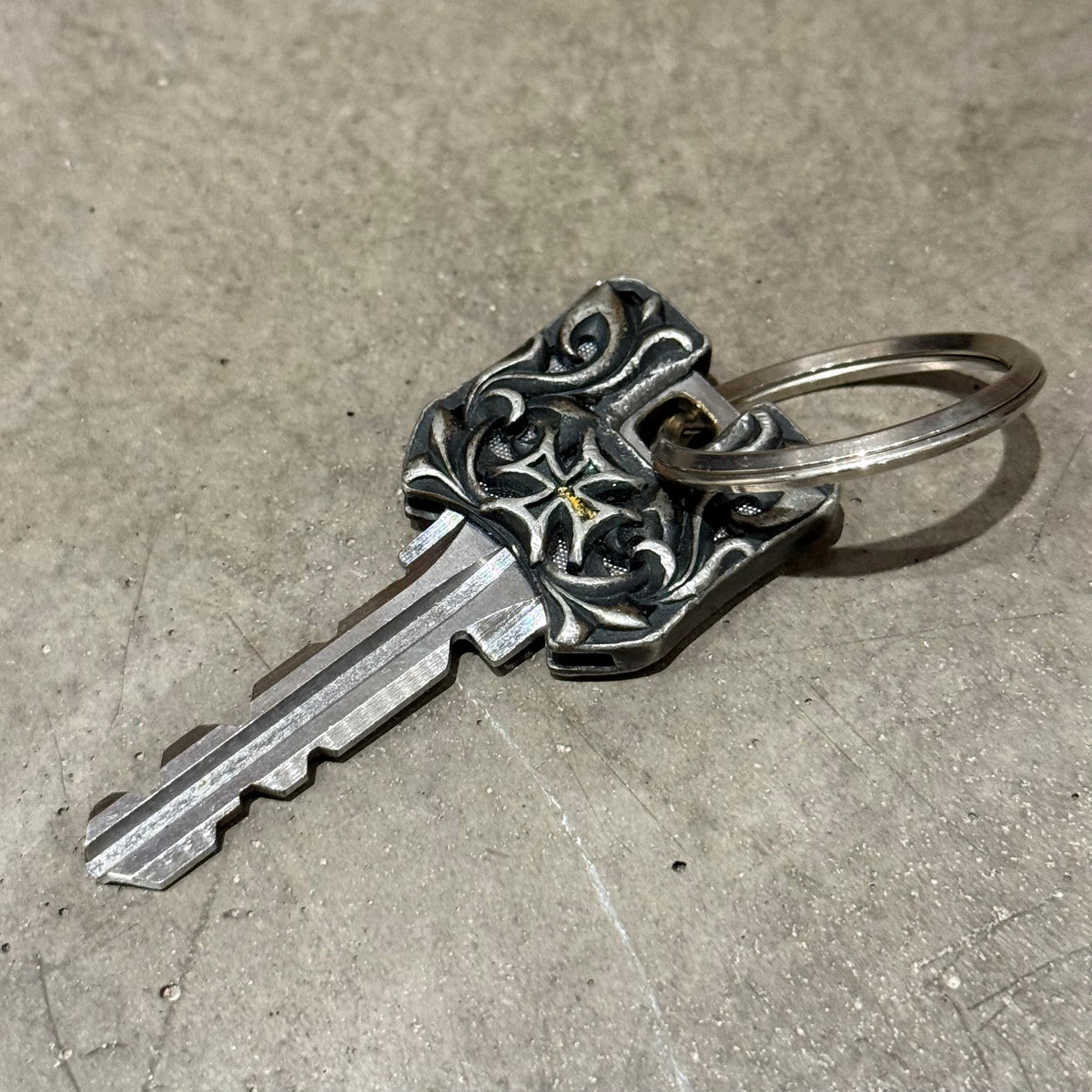 DEAL DESIGN KEY SHIELD KECHAIN ‘SILVER’