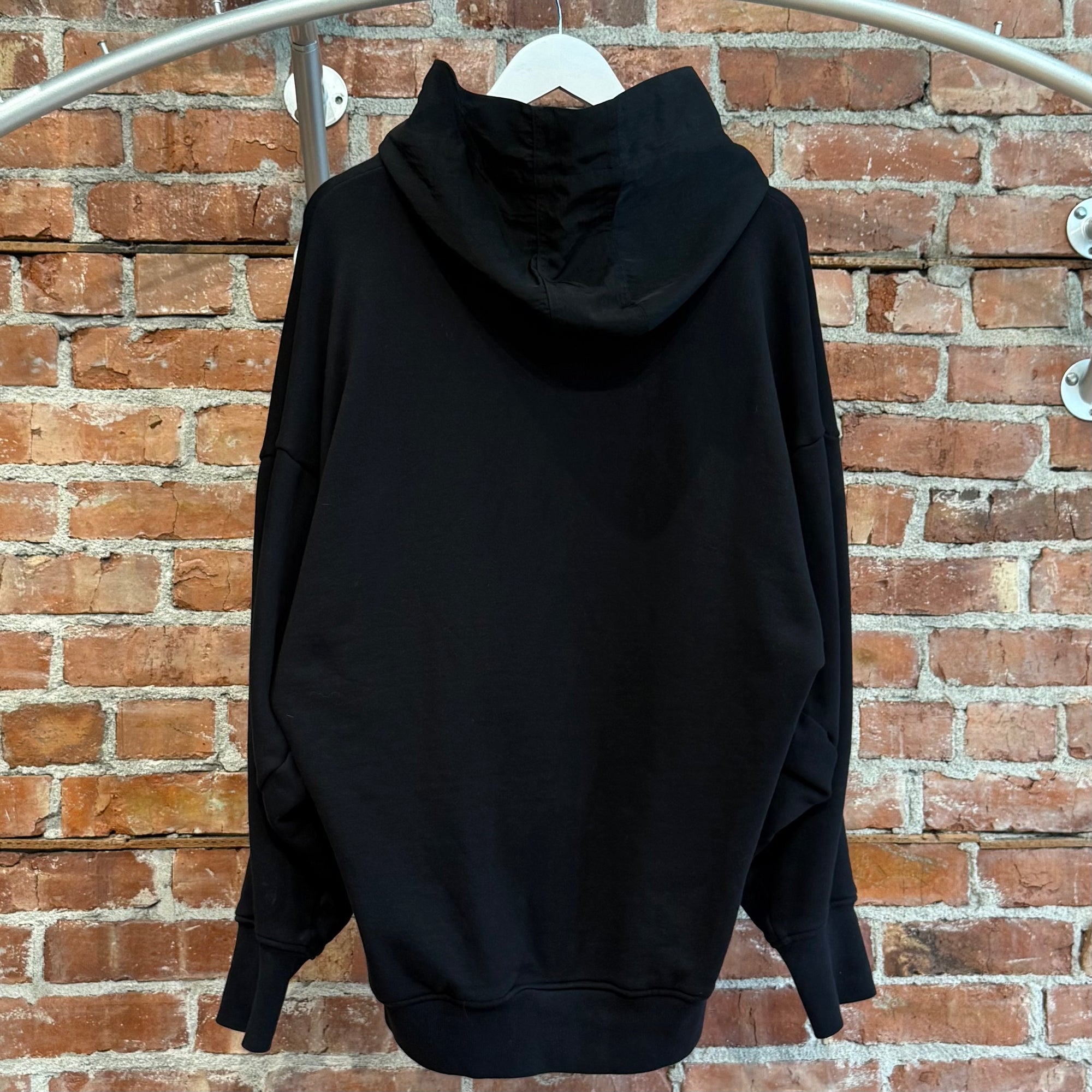 JULIUS SS24 SCALENE PULLOVER HOODIE ‘BLACK’