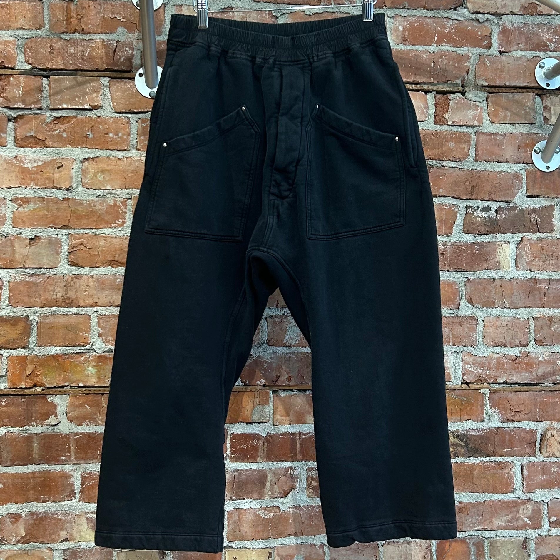 RICK OWENS DRKSDHW CROPPED SWEATPANTS ‘BLACK’