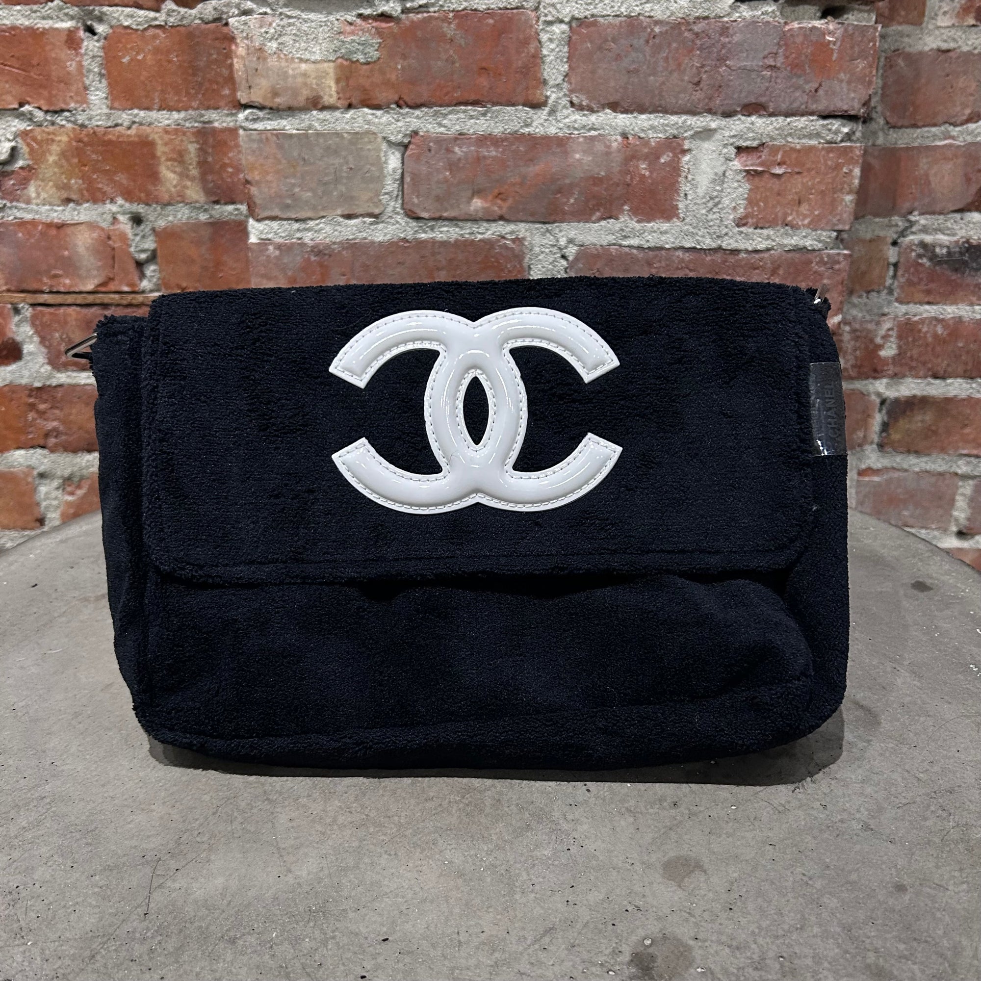 CHANEL VIP EXCLUSIVE CROSSBODY BAG ’BLACK/WHITE’