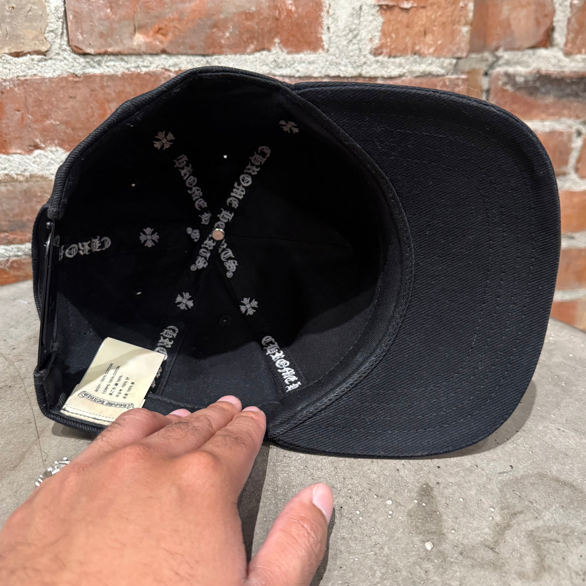 CHROME HEARTS SCROLL LOGO BASEBALL HAT ‘BLACK’