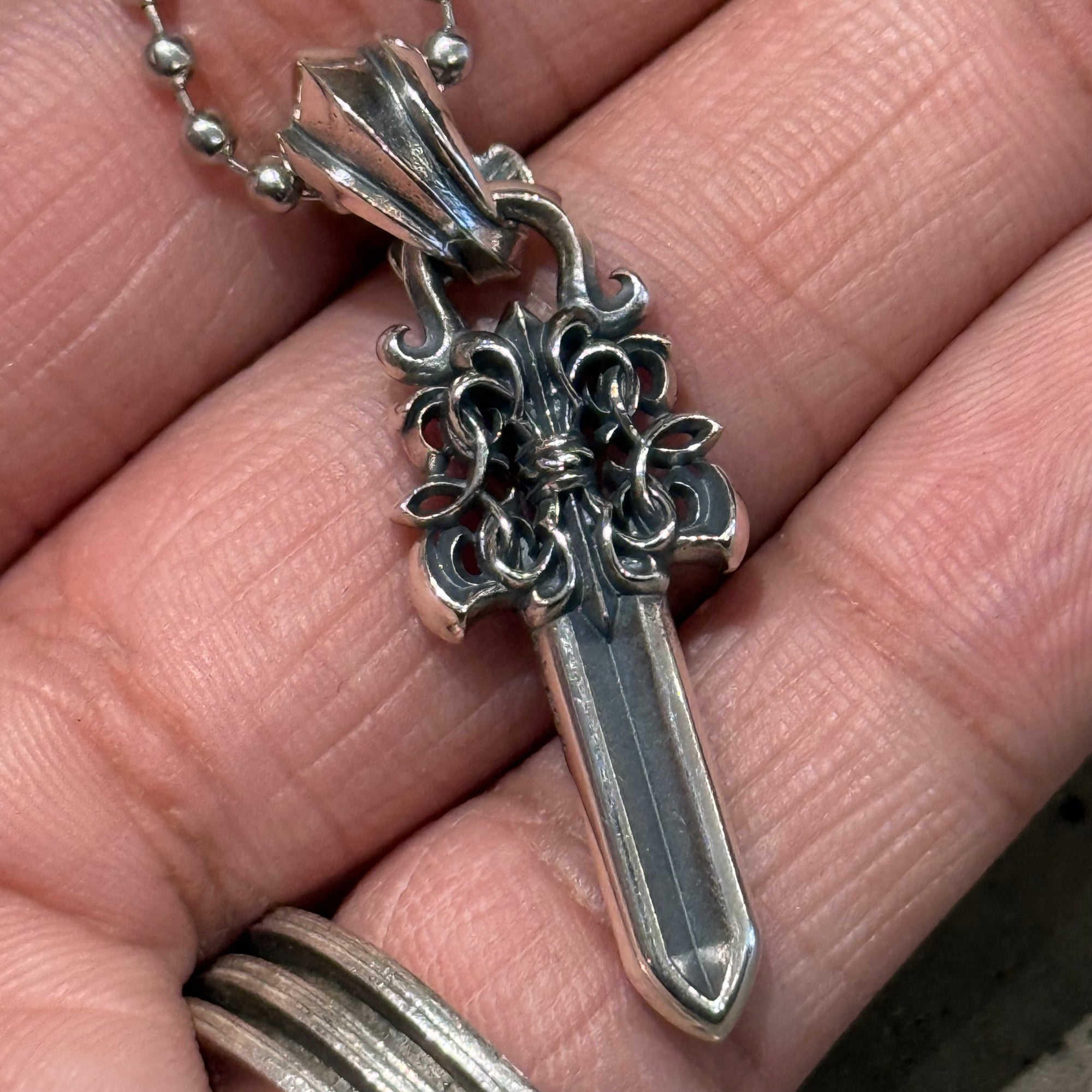 DEAL DESIGN KG DAGGER MED NECKLACE ‘SILVER’