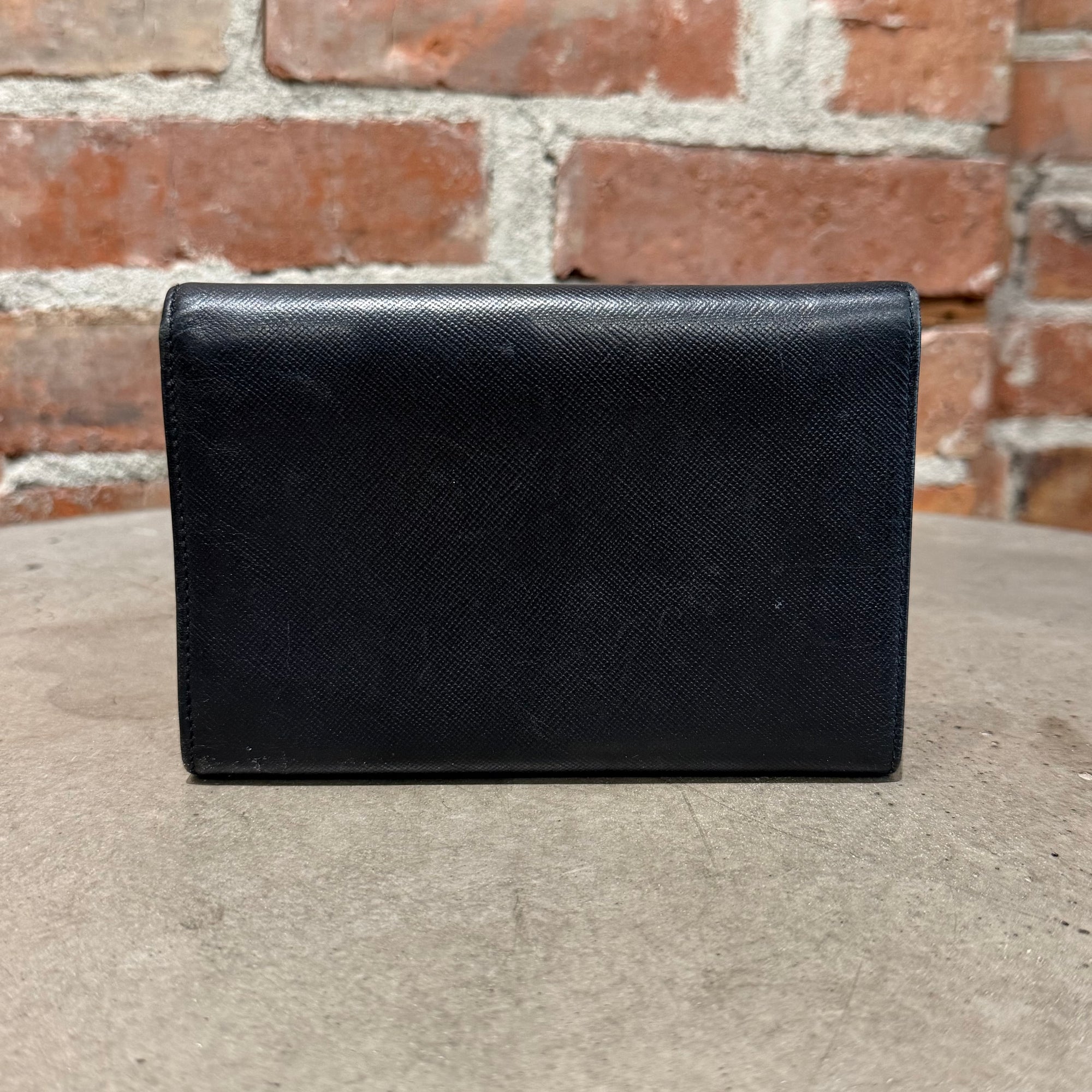 PRADA BADGE SNAP BIFOLD WALLET ‘BLACK’