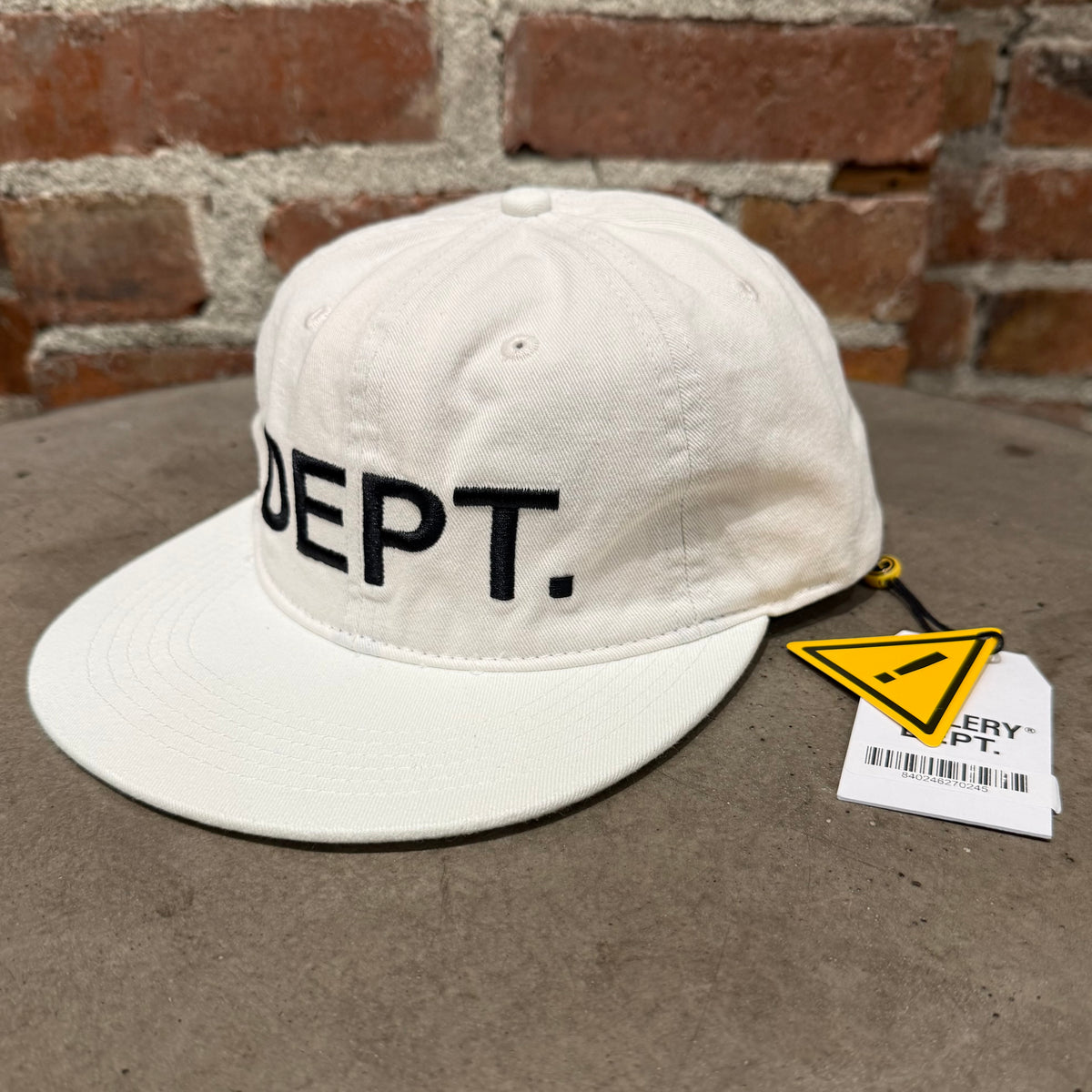 GALLERY DEPT. EMBROIDERED DEPT LOGO HAT ‘WHITE’