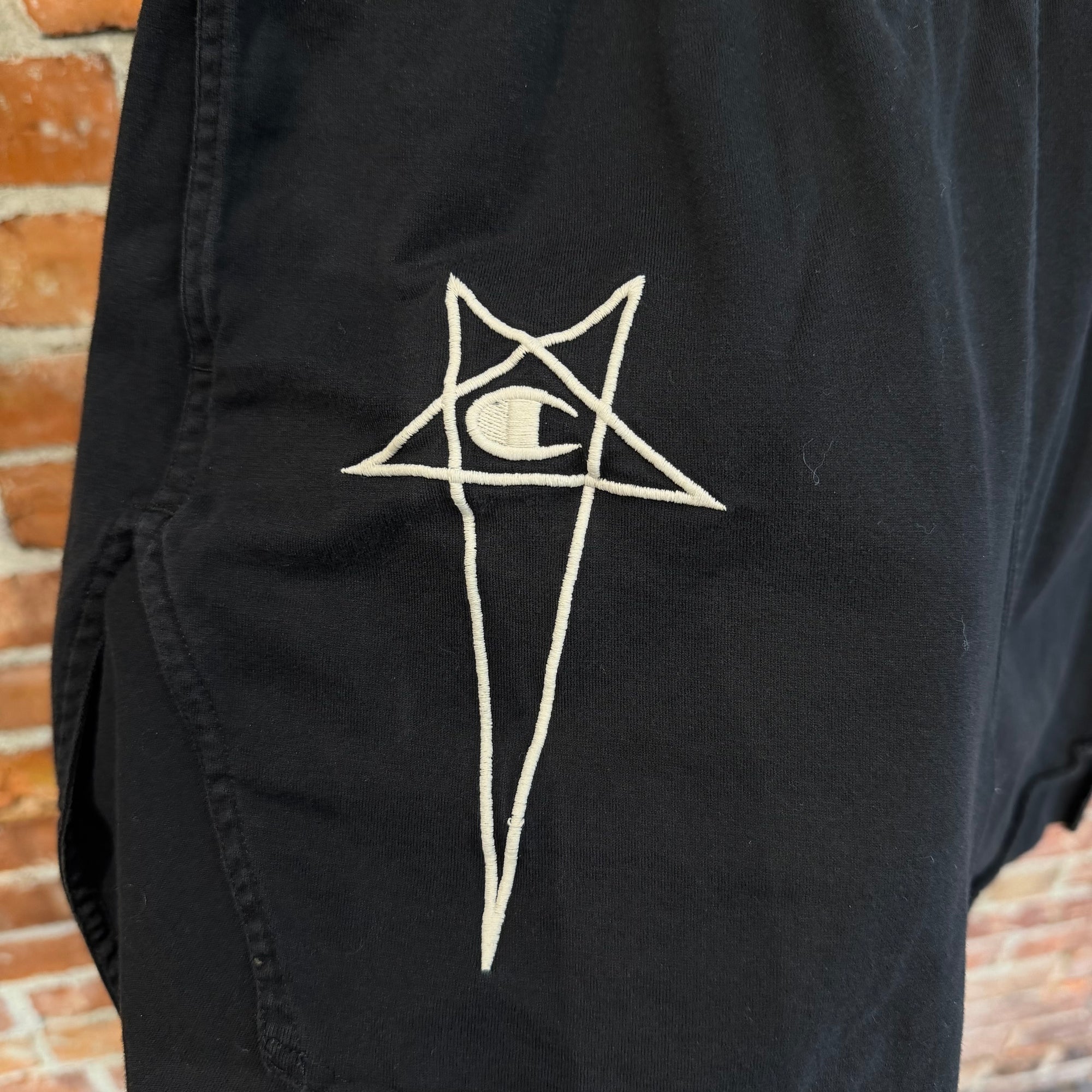 RICK OWENS X CHAMPION DOLPHIN SHORTS ‘BLACK’