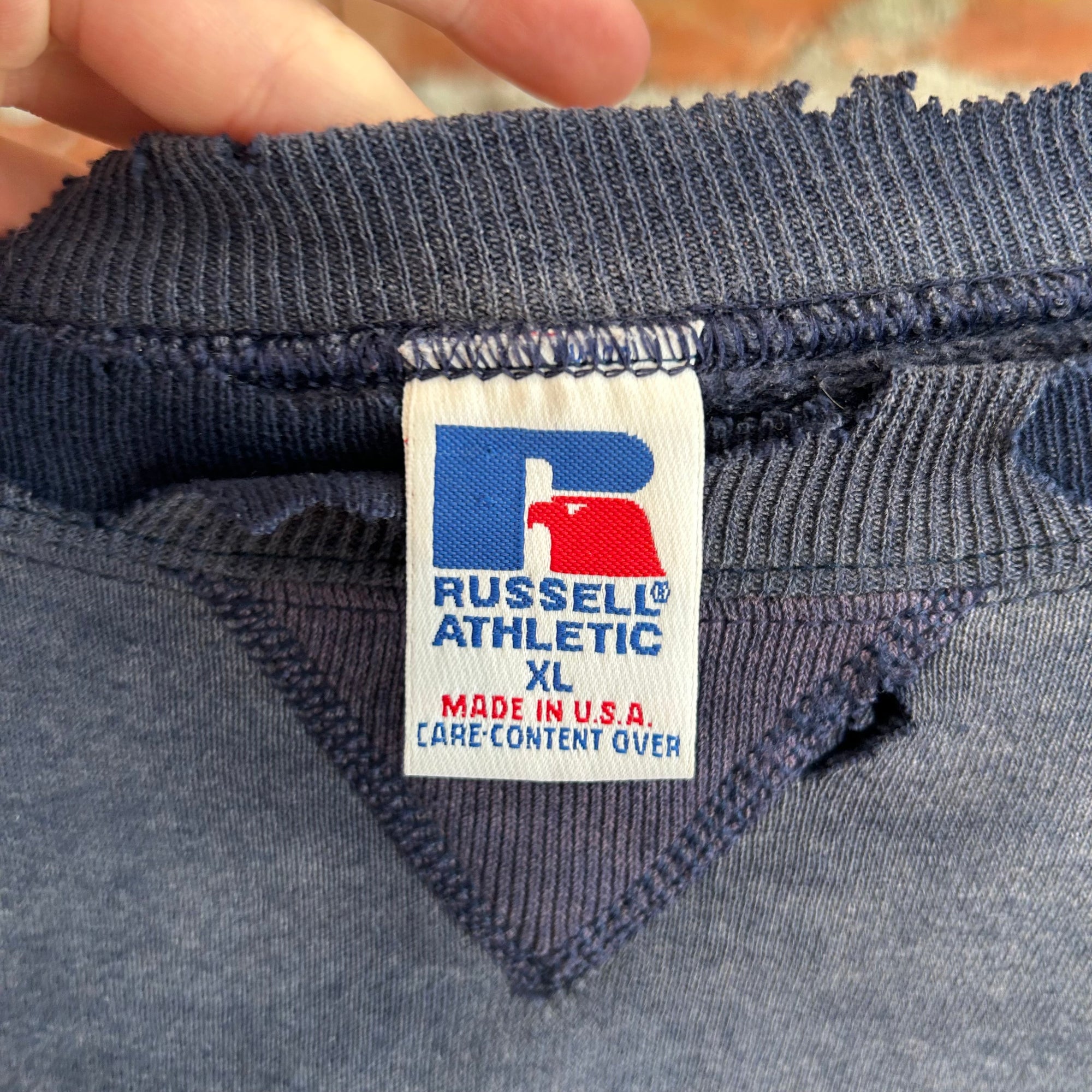 RUSSELL ATHETLIC 90S VINTAGE THRASHED PAINTER CREWNECK ‘FADED NAVY’