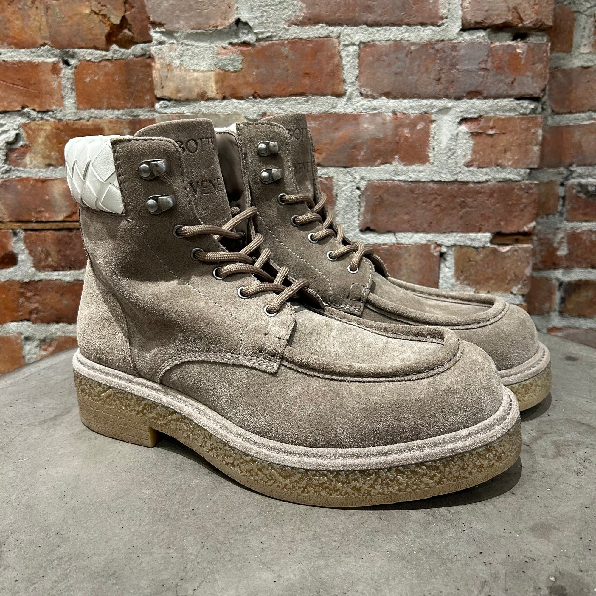 BOTTEGA VENETA HADDOCK ANKLE LACE UP BOOTS ‘TAUPE’