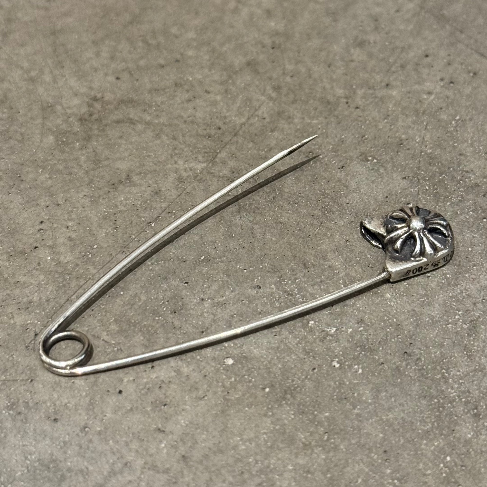 CHROME HEARTS 2” LARGE SAFETY PIN ‘SILVER’
