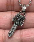 DEAL DESIGN KG DAGGER SML NECKLACE ‘SILVER’