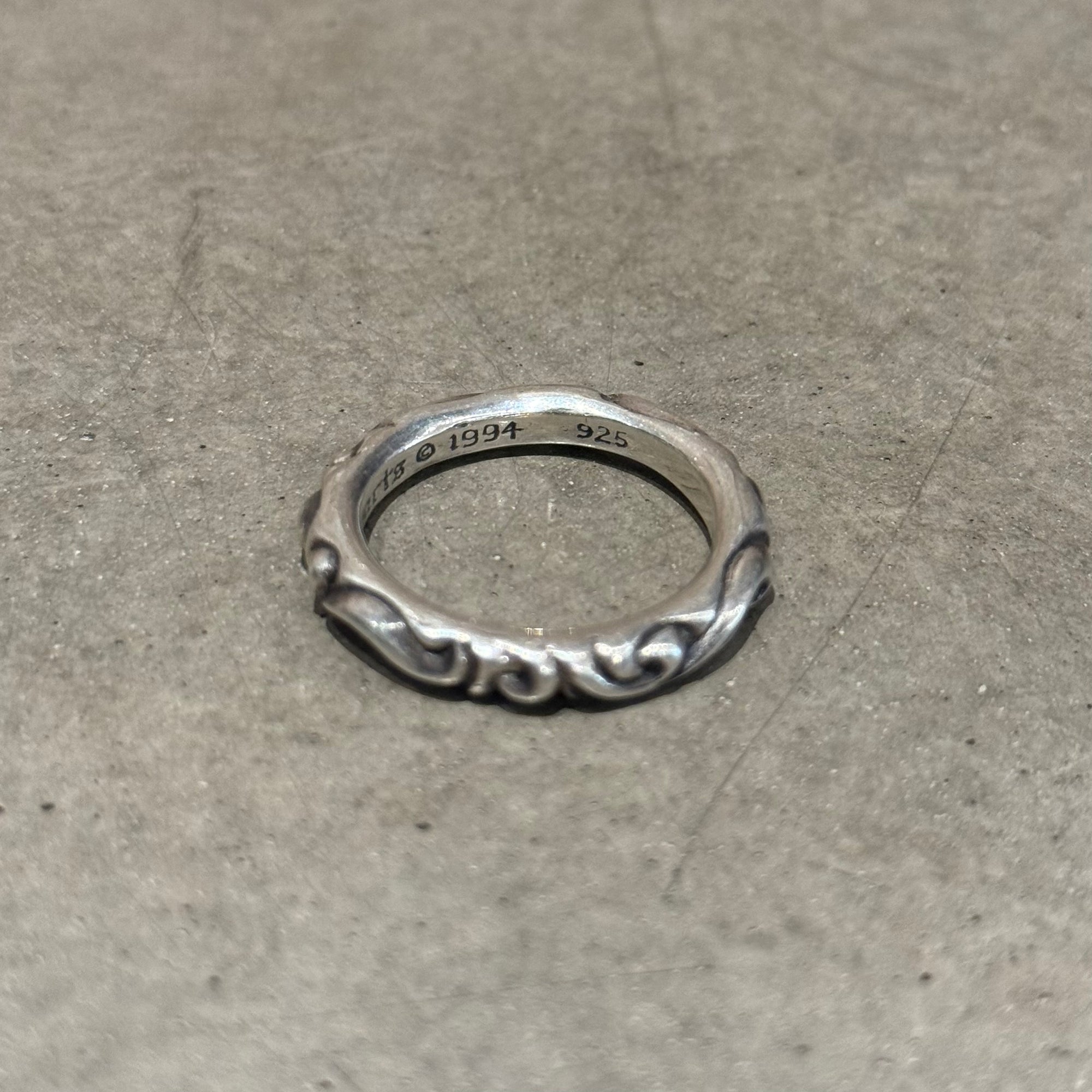 CHROME HEARTS SCROLL BAND RING ‘SILVER’