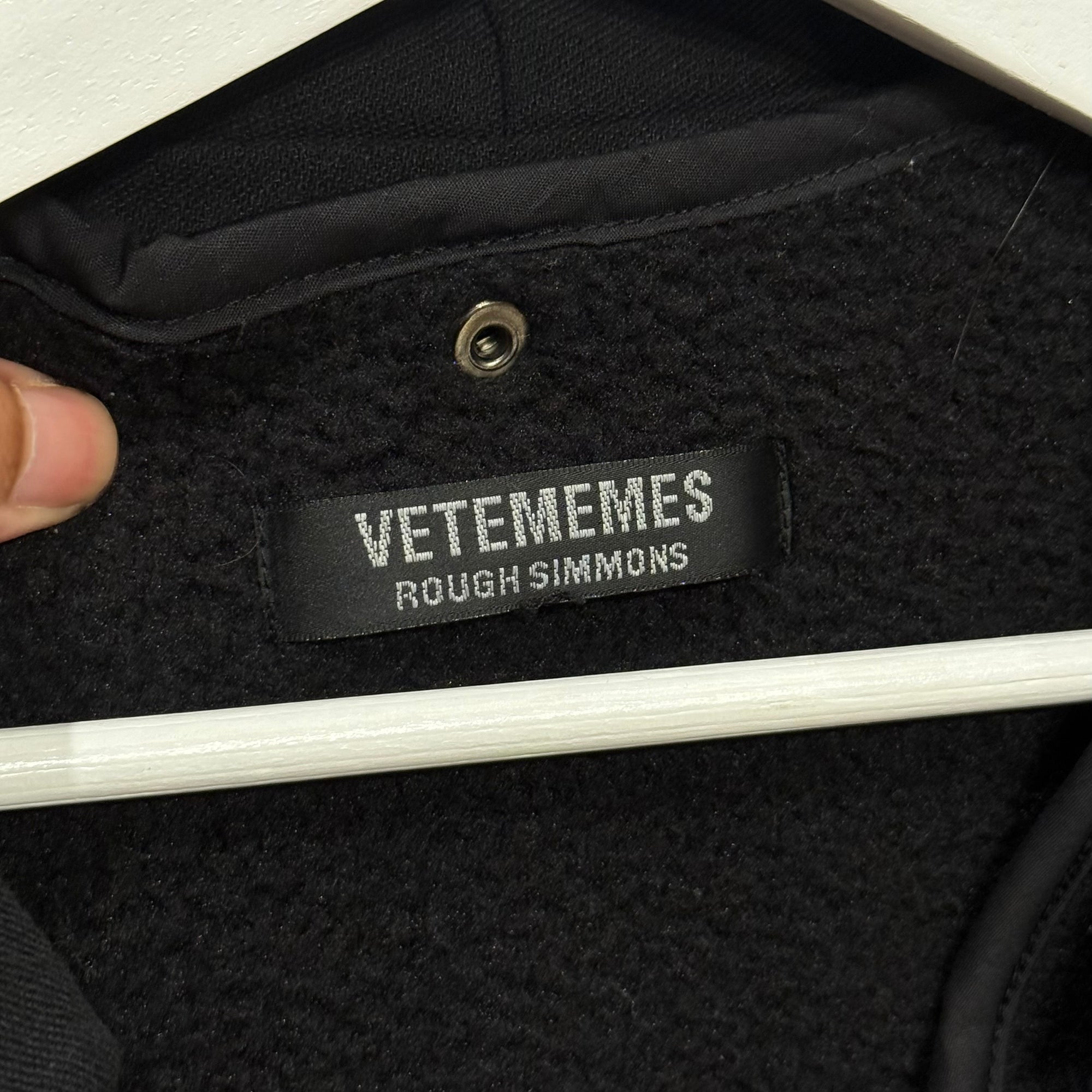 VETEMEMES X ROUGH SIMMONS SS22 NLDW CLOSER PARKA ‘BLACK’